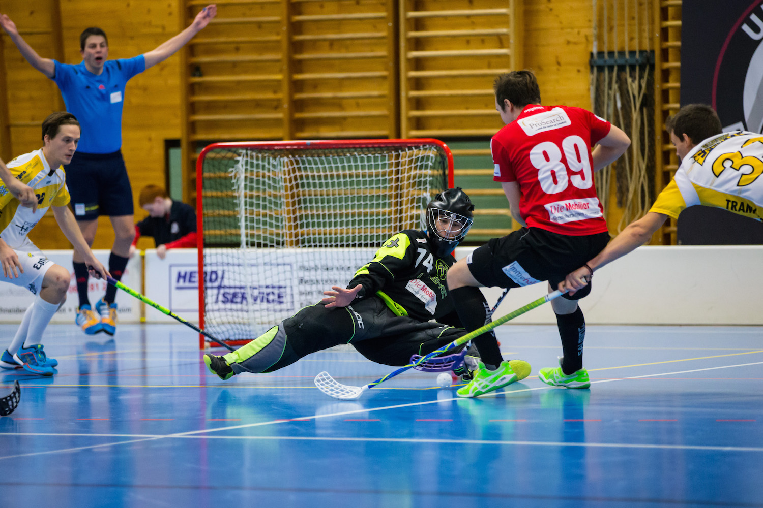 Das Männerteam von Basel Regio – hier mit dem Finnen Antti Peiponen (Nummer 89) – rangiert in der 1. Liga zwischen Gut und Böse.