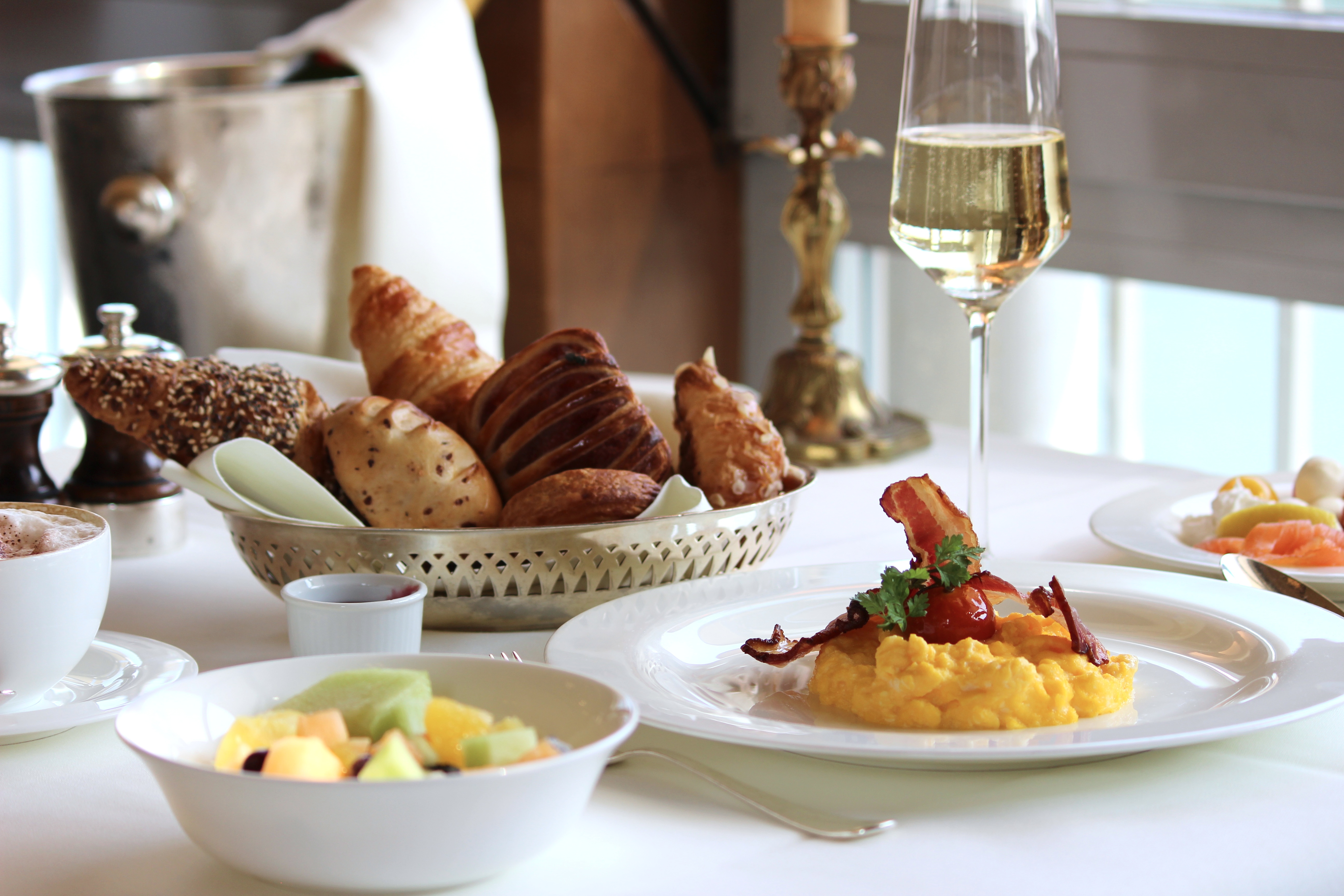 Königlich Brunchen ist im neuen Jahr im Ballsaal des Grand Hotel Les Trois Rois angesagt.