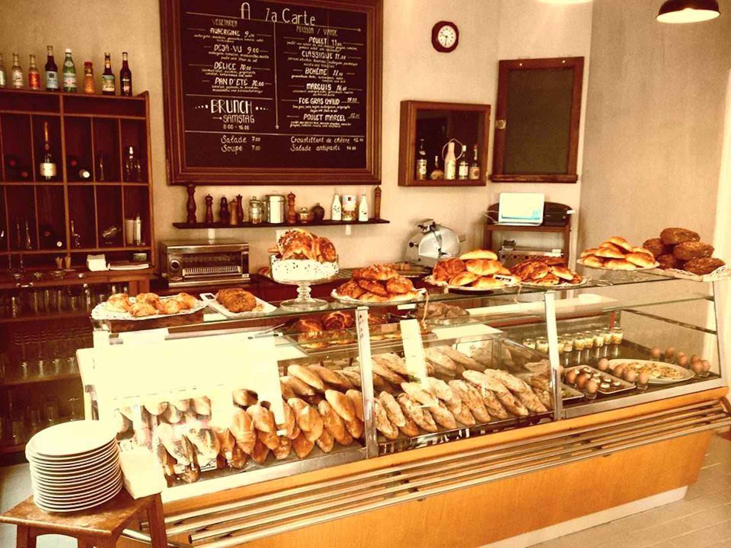 Baguettes und Süsses aus der hauseigenen Bäckerei im «Avant-Gouz» von Pierre Mendy.