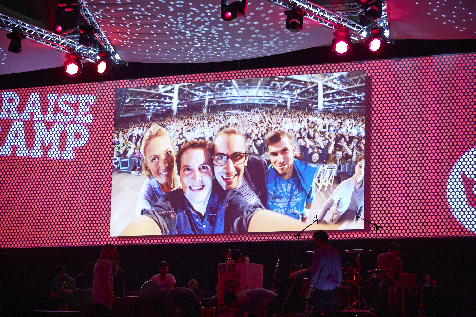 Ein Selfie, um Gott zu gefallen. Das «Praise Camp» bedient sich modernster Technik und zeitgemässer Formate.