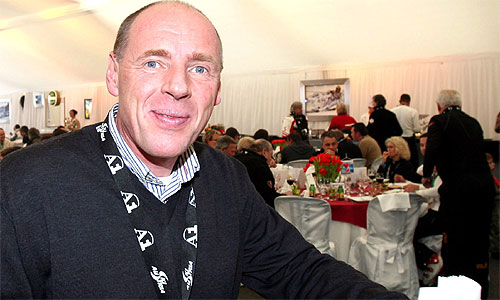 Harti Weirather in seinem Vermarkter-Element – in den VIP-Räumen der Hahnenkammrennen.