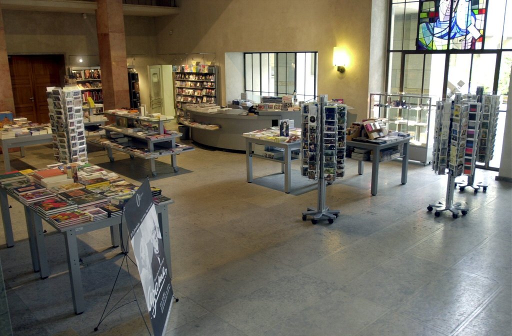 Na, erinnern Sie sich? So sah früher der Eingangsbereich des Kunstmuseums aus. Hinten in der Ecke der Eingang zur Bibliothek.
