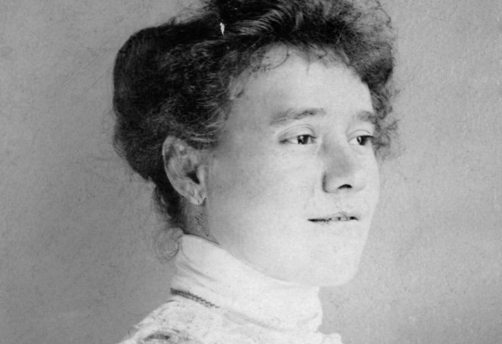 Hundert Jahre, nachdem Emilie Frey als erste Frau ihr Studium an der Universität Basel abschlossen hatte, fand der erste Basler Frauenstadtrundgang statt.