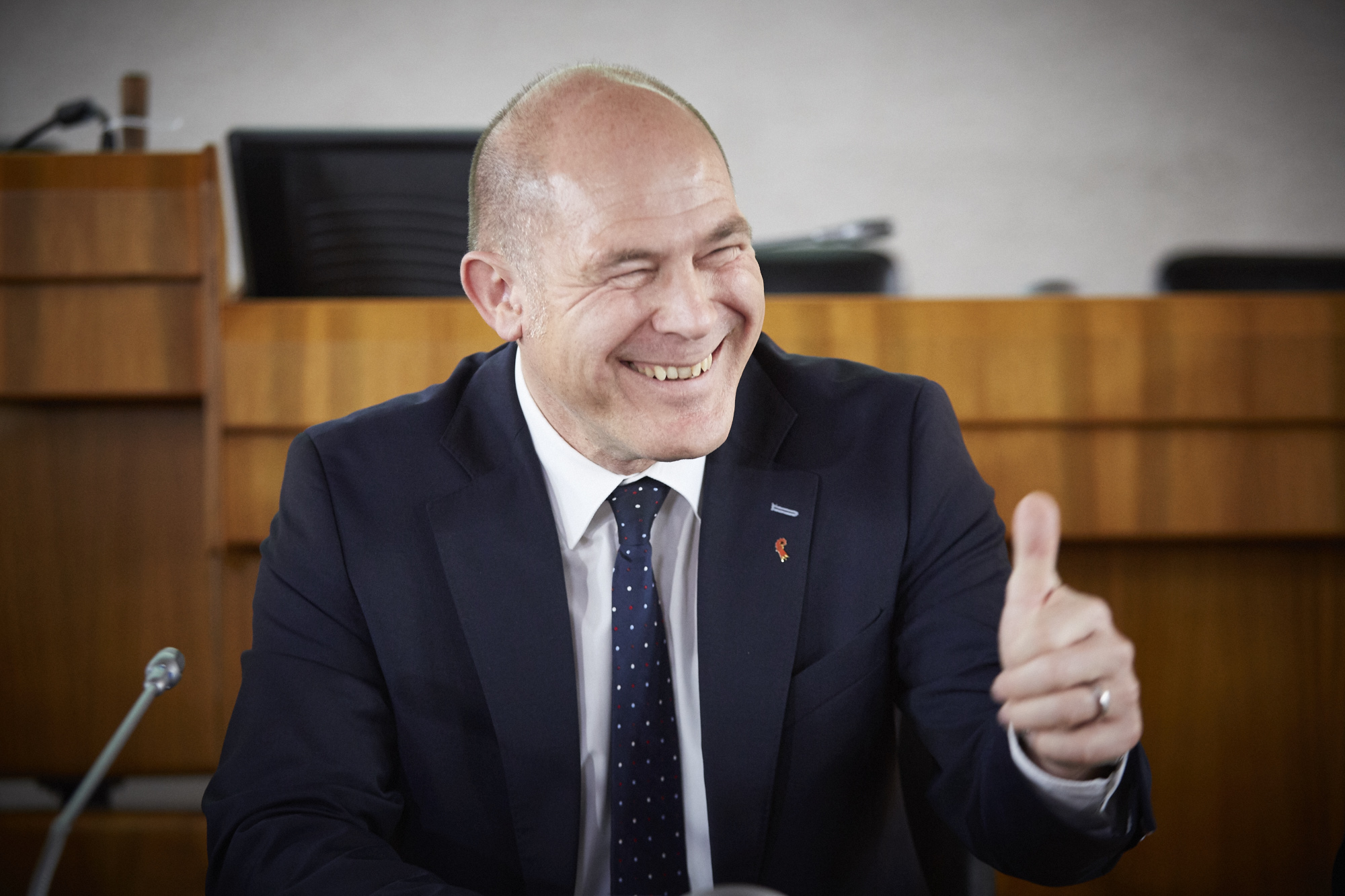 Daumen hoch: CVP-Finanzdirektor Anton Lauber, mit astronomischer Zustimmung im Amt bestätigt. 