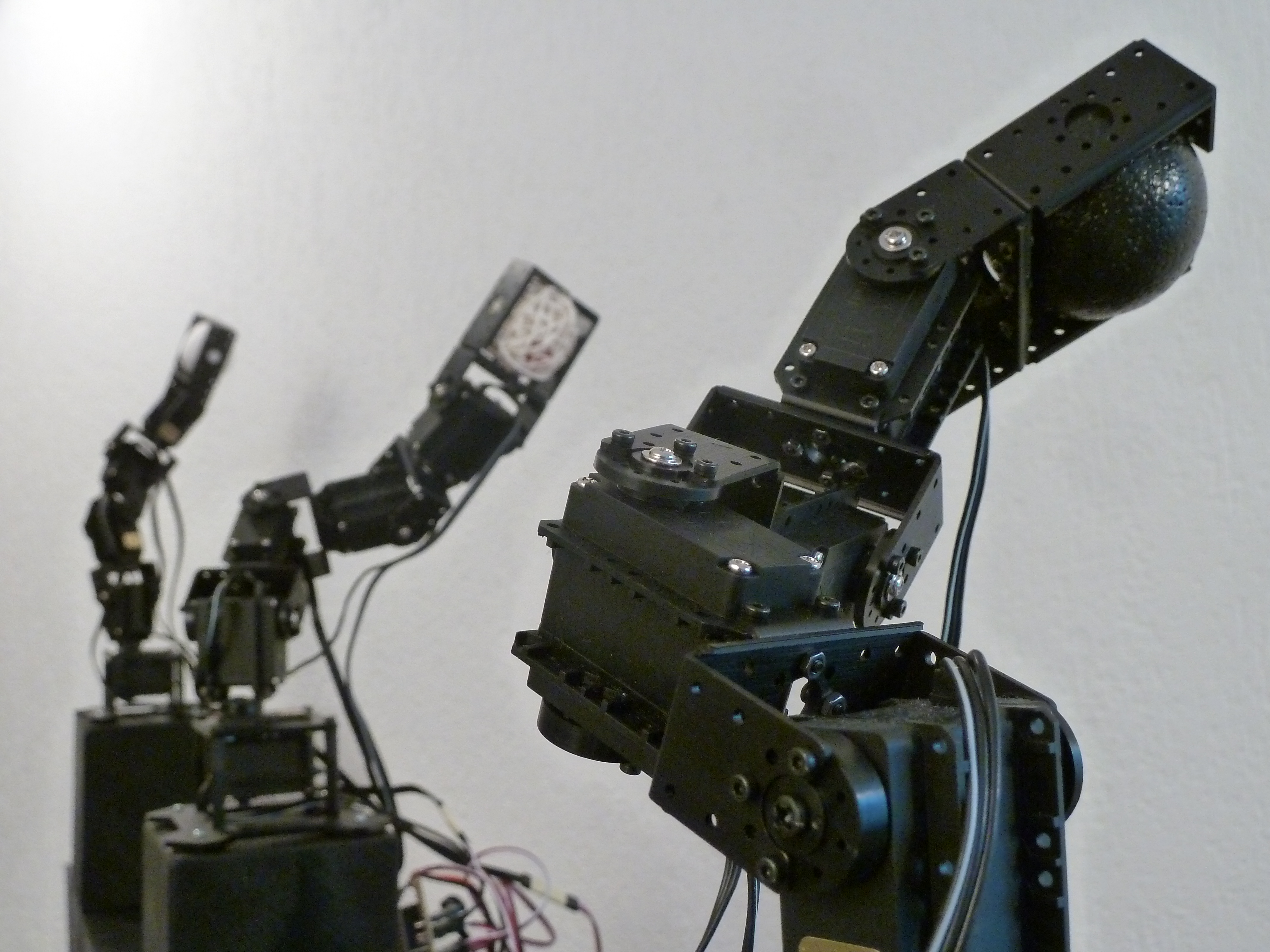 Das Ziel von «Inspire»: Alle drei Roboterkreaturen in eine gleichförmige Bewegung zu bringen.