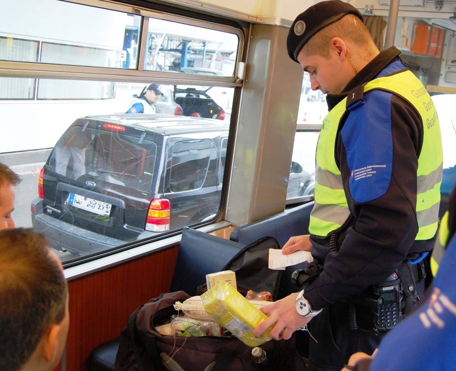 In der überfüllten Tramlinie 8 sind Stichkontrollen schwierig.