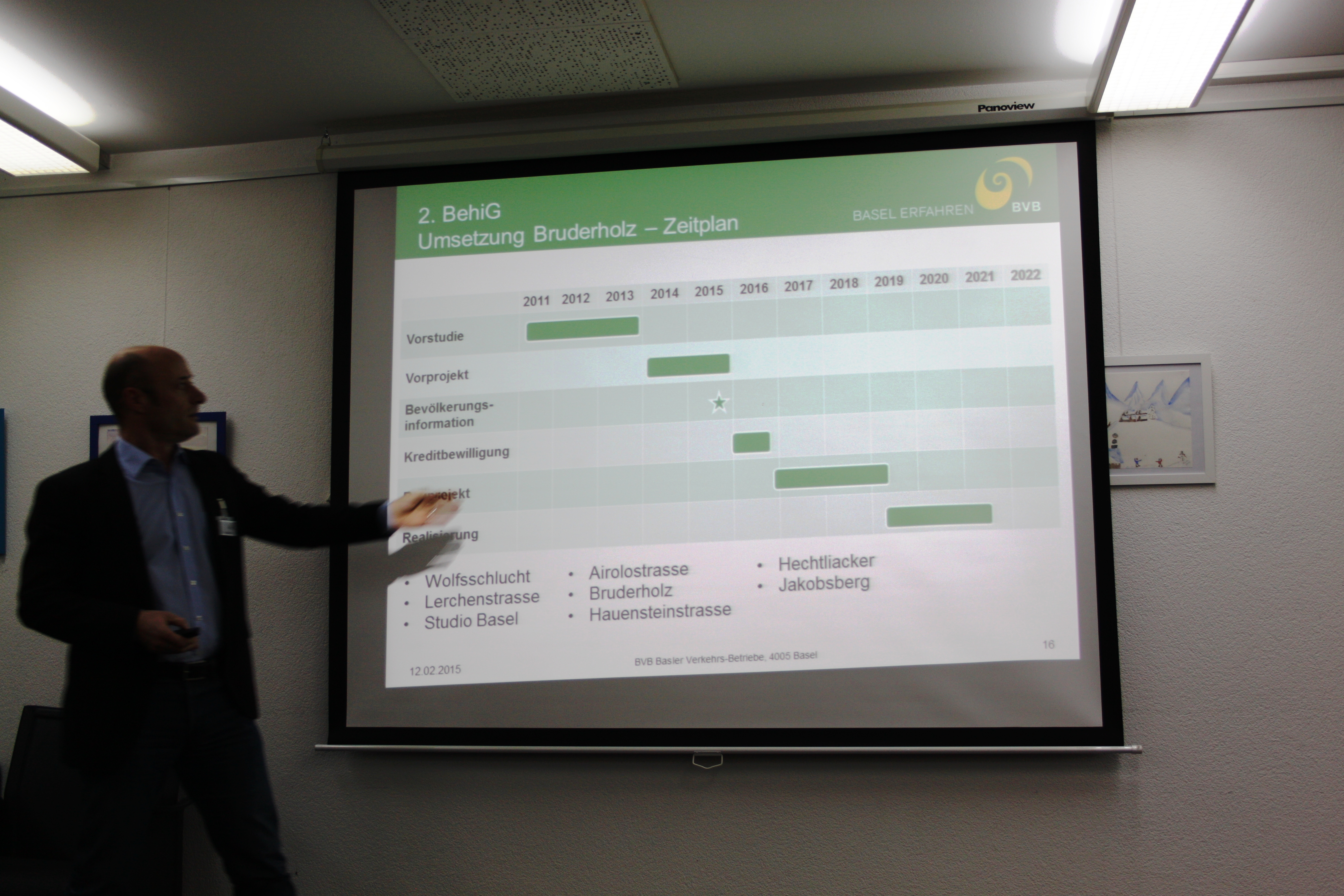 Im Zentrum des Interesses: der bevorstehende Umbau der Tramhaltestellen nach dem Behindertengesetz. Paolo Maltese erklärt die Projektplanung.