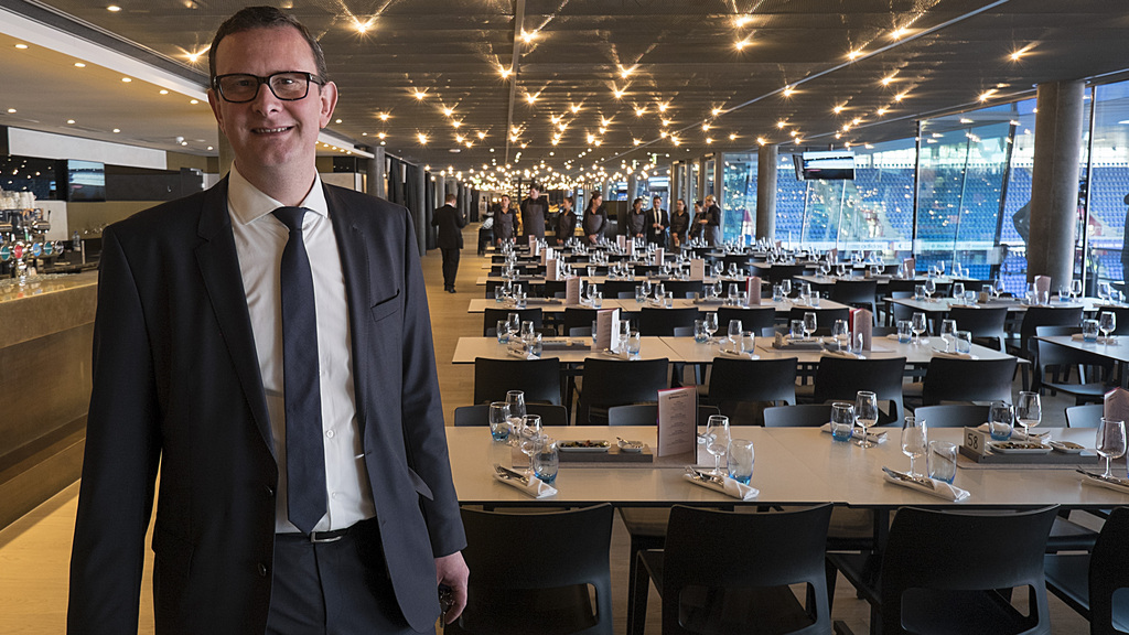 Jonas Blechschmidt, Leiter Stadion und Gastronomie, fotografiert in der Baloise Lounge in den neuen Hospitality-Raeumlichkeiten im Stadion St. Jakob-Park in Basel, am Samstag, 14. Februar 2015. (KEYSTONE/Georgios Kefalas)