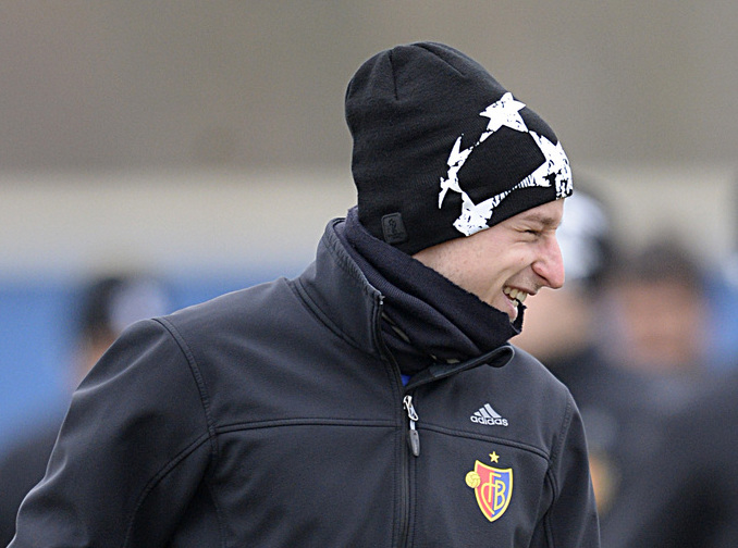 FC Basel's Luca Zuffi during a training session in the St. Jakob-Park training area in Basel, Switzerland, on Tuesday, February 17, 2015. Switzerland's FC Basel 1893 is scheduled to play against Portugal's FC Porto in an UEFA Champions League round of sixteen first leg soccer match on Wednesday, February 18, 2015. (KEYSTONE/Georgios Kefalas)