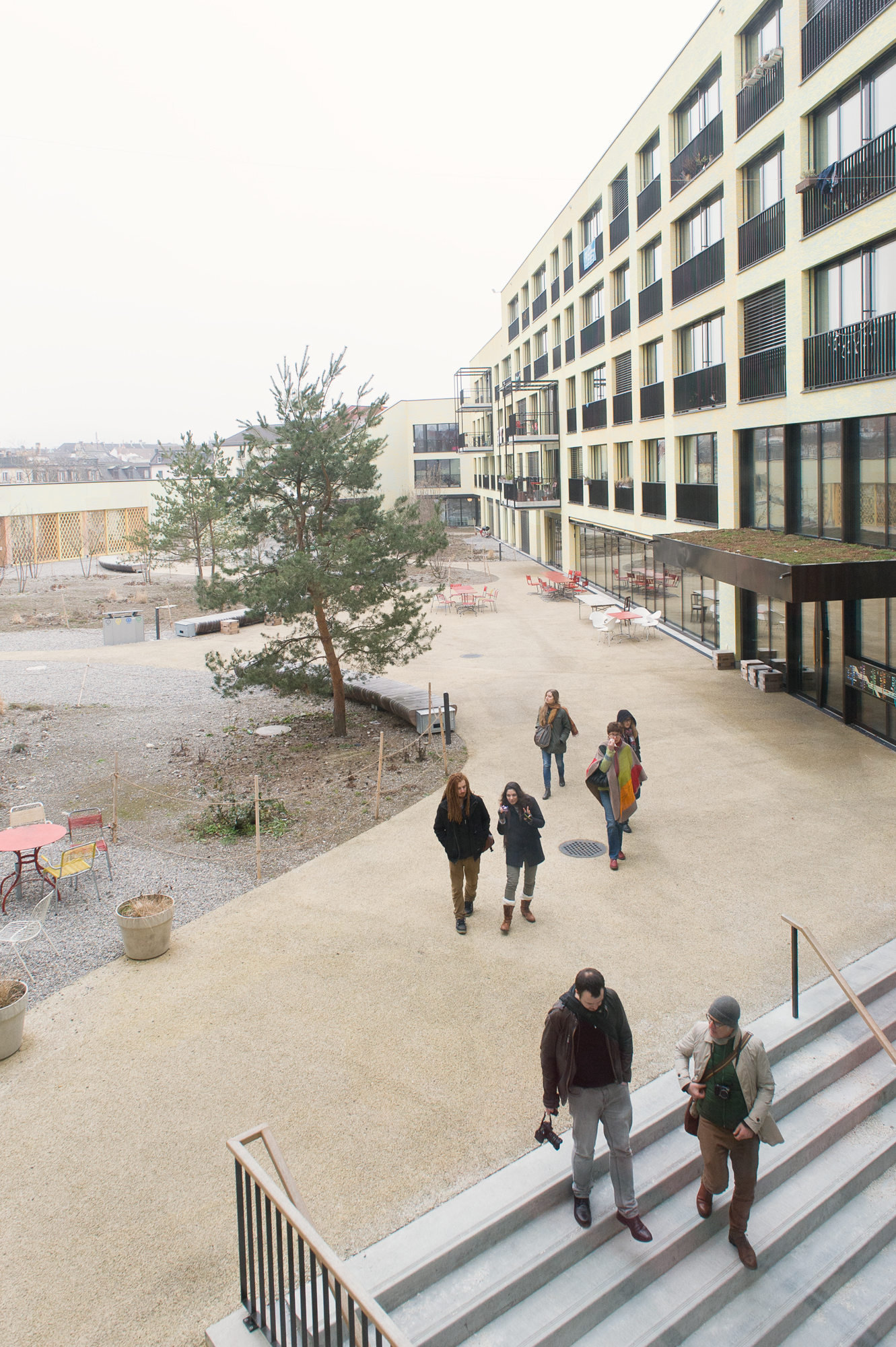 Das Areal ist auch für das Quartier geöffnet, täglich kommen viele neugierige Besucher vorbei.
