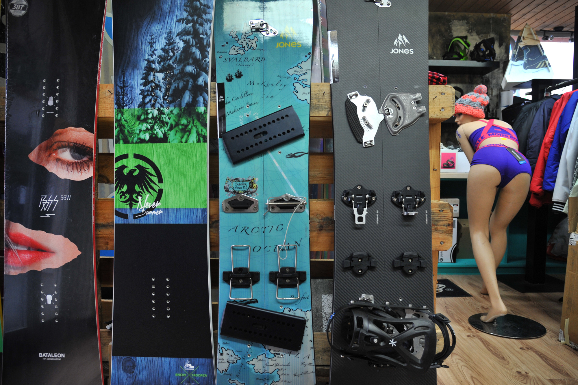 «Kein Import aus China» lautet die Devise im Snowboard-Laden von Lars Gross.