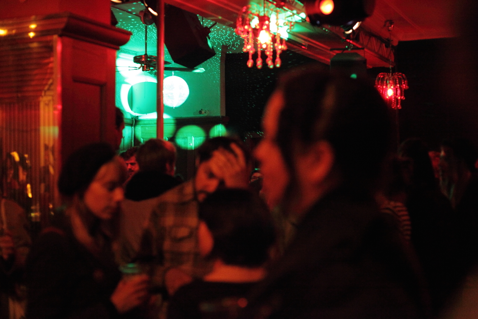 Die Lady Bar hat den etwas verruchten Rotlicht-Viertel-Charme behalten.