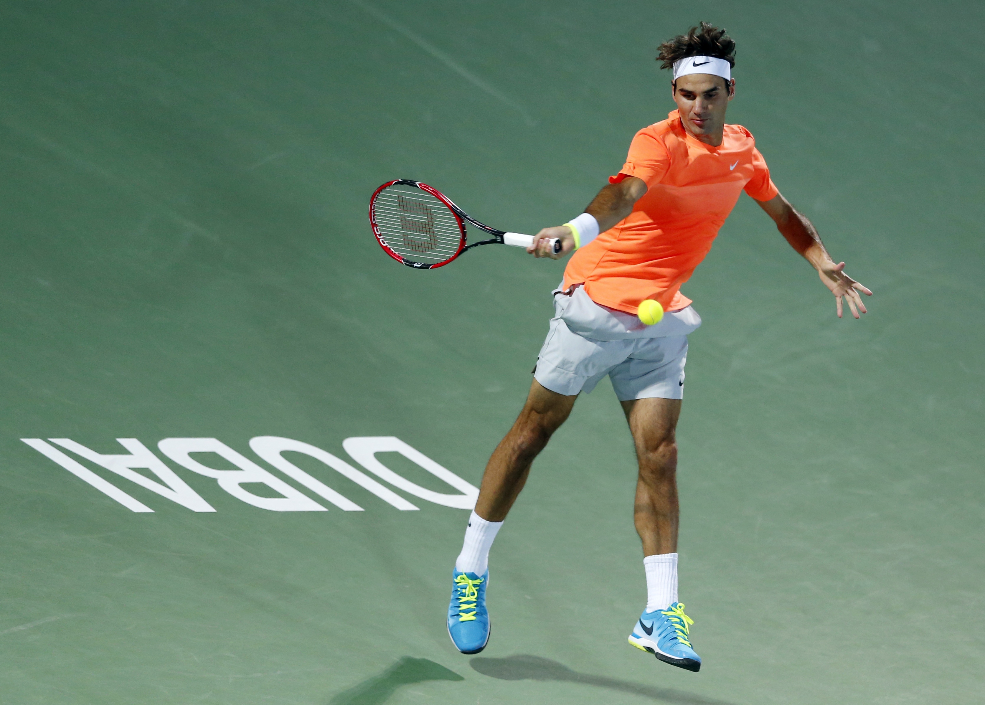 Roger Federer of Switzerland returns the ball to Mikhail Youzhny of Russia during their match at the ATP Championships tennis tournament in Dubai, February 23, 2015. REUTERS/Ahmed Jadallah (UNITED ARAB EMIRATES - Tags: SPORT TENNIS)