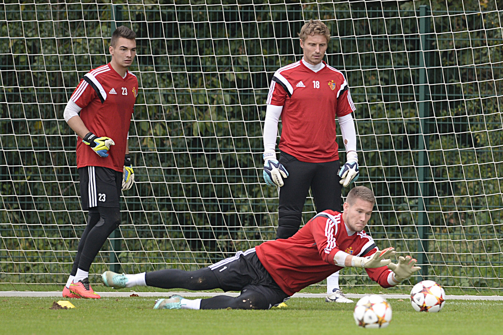 Basler Goalie-Hierarchie: Vorne Tomas Vaclik, die Nummer 1, dahinter Germano Vailati, der erfahrene Backup, und links Pascal Albrecht, das Talent in den Lehrjahren.