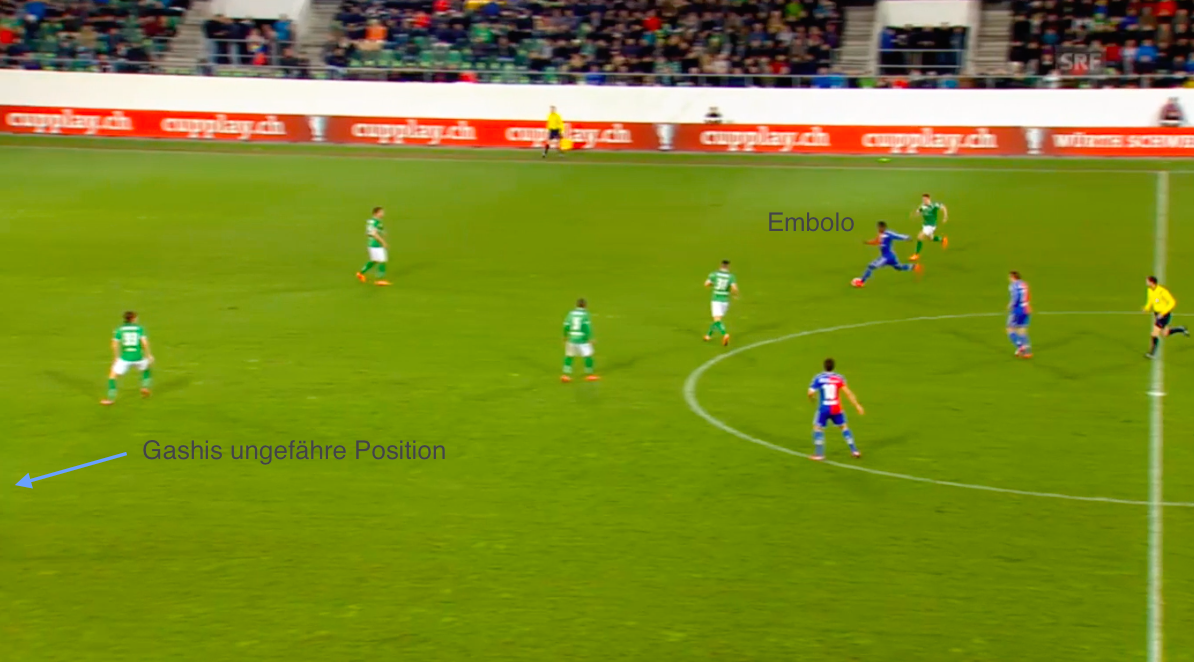 Die Situation vor dem 0:3 beim Spiel des FC St. Gallen gegen den FC Basel (1:3) mit Passgeber Breel Embolo und Torschütze Shkelzen Gashi.
