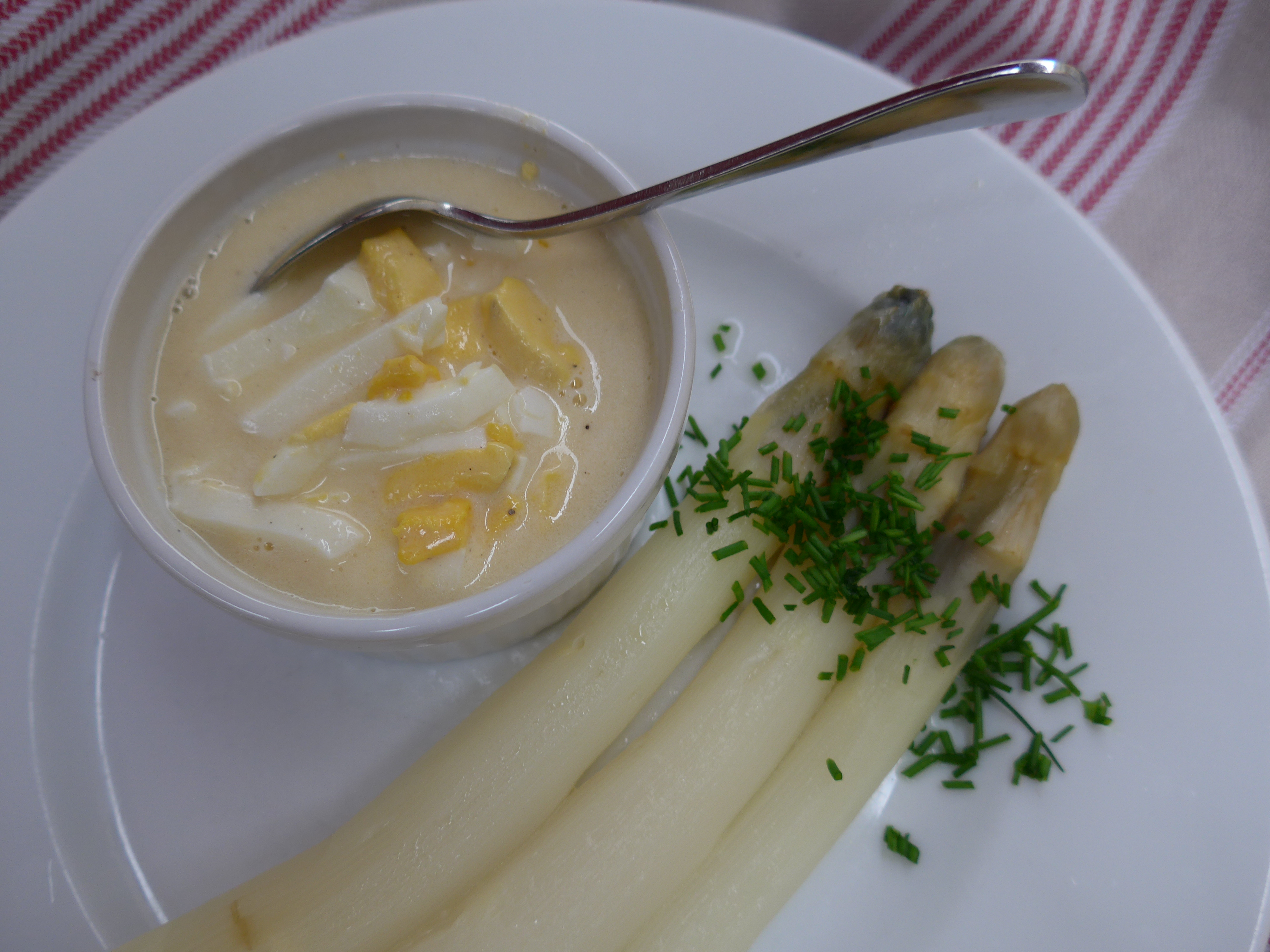 Spargeln mit Eier-Vinaigrette