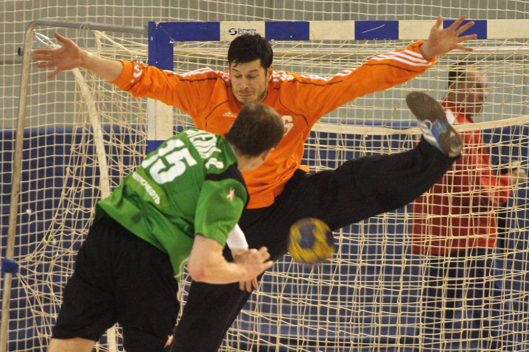Nationalgoalie Pascal Stauber stand erstmals seit seinem Zehenbruch von Anfangs November wieder im Basler Tor.