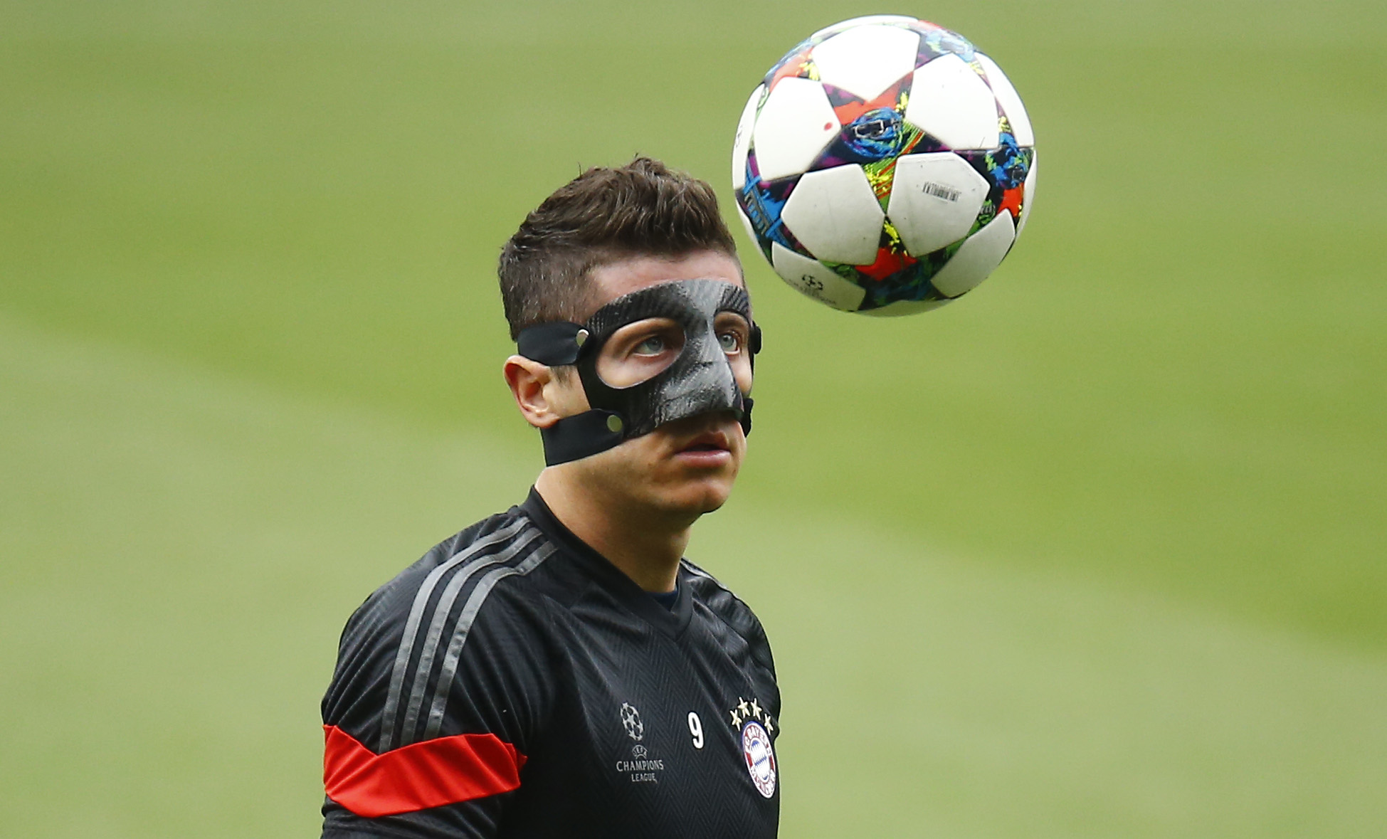 Football - Bayern Munich Training - Nou Camp, Barcelona - Spain - 5/5/15 Bayern Munich's Robert Lewandowski during training Reuters / Kai Pfaffenbach