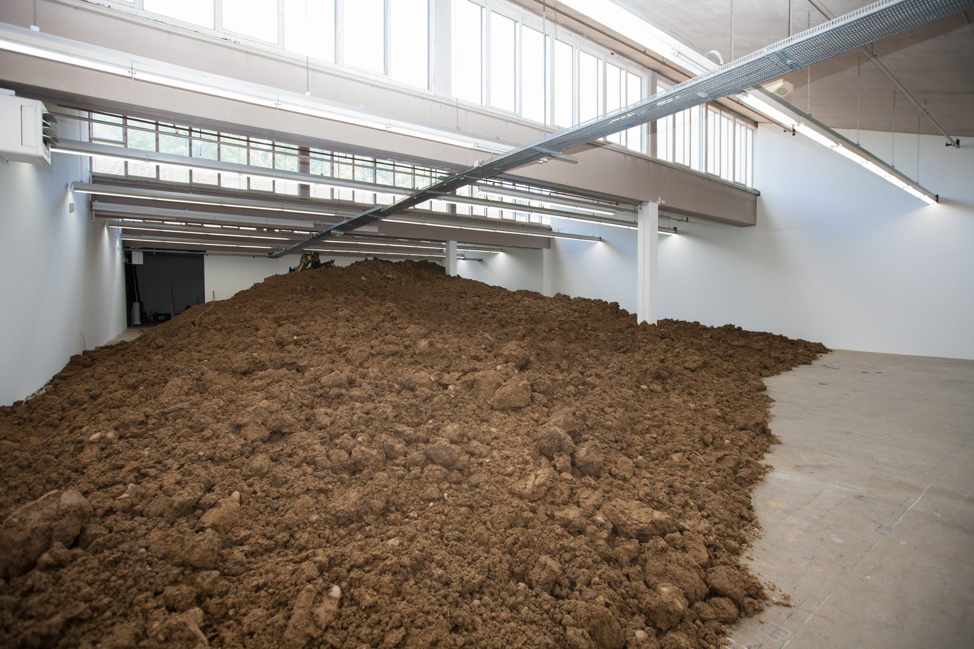 Erde, soweit das Auge reicht: Noch befindet sich das Werk im Aufbau.