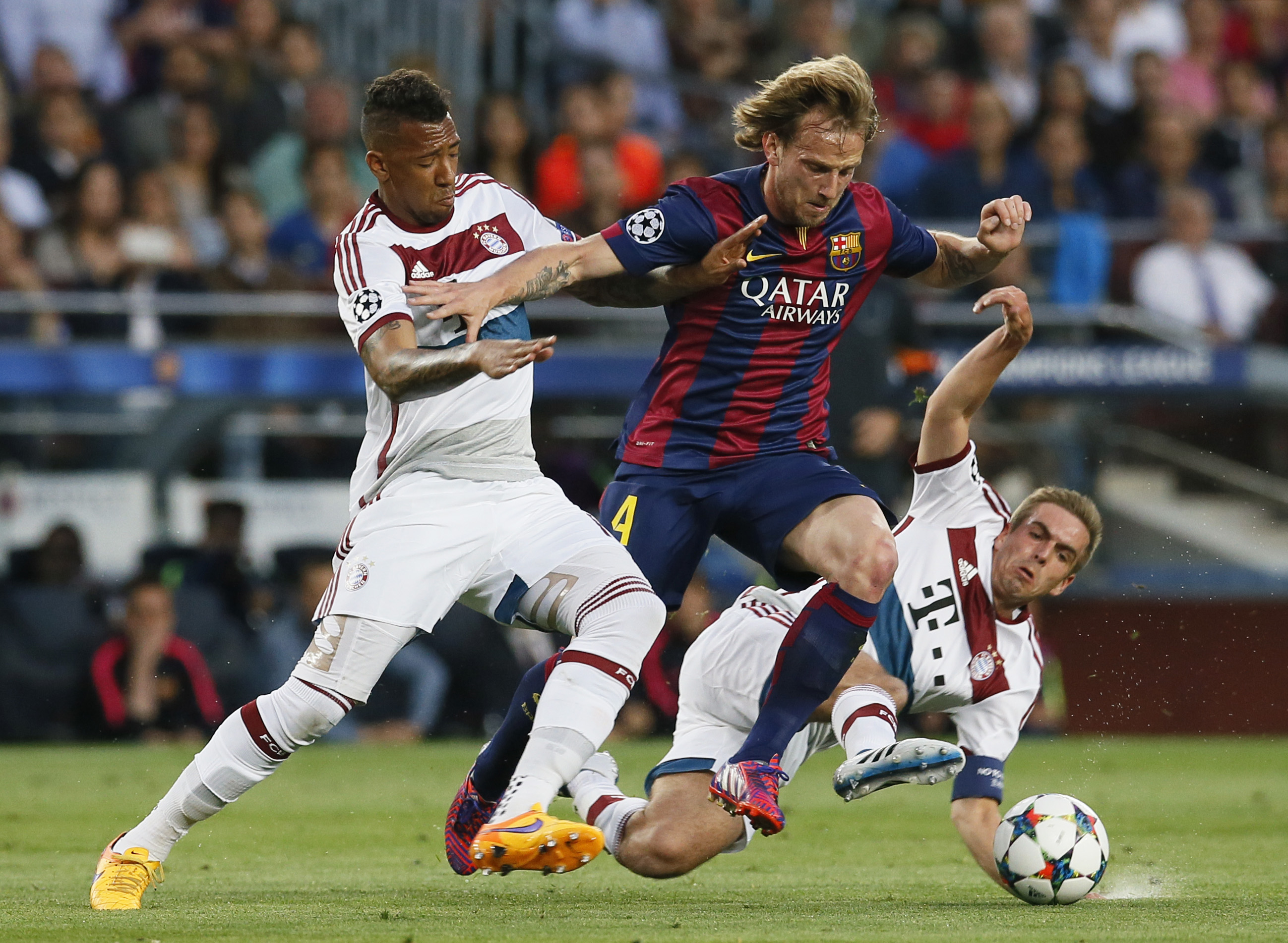 Football - FC Barcelona v Bayern Munich - UEFA Champions League Semi Final First Leg - The Nou Camp, Barcelona, Spain - 6/5/15 Barcelona's Ivan Rakitic in action with Bayern Munich's Jerome Boateng and Philipp Lahm Reuters / Albert Gea