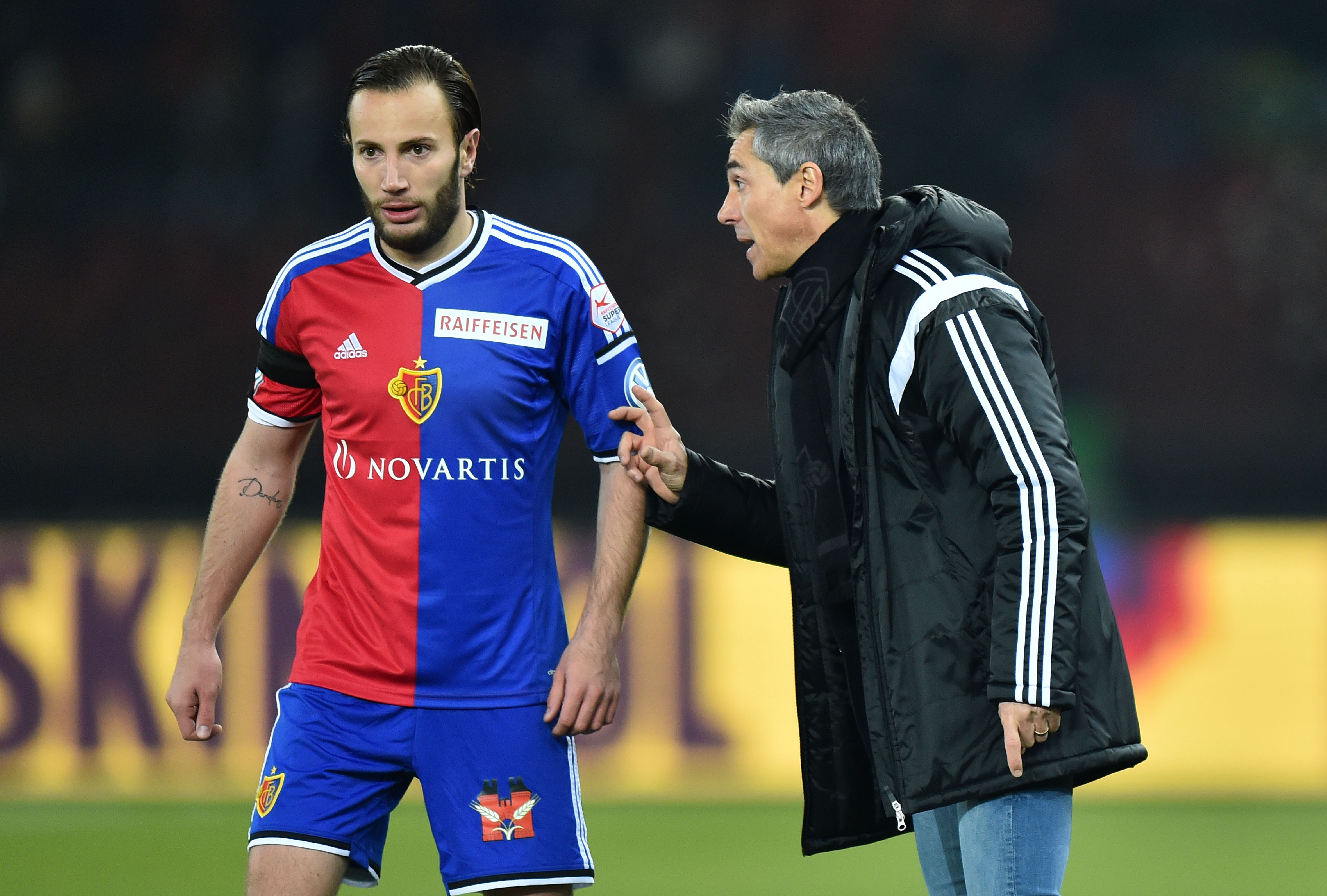 Zuerich, 30.11.2014, Fussball Super League - FC Zuerich - FC Basel, Basels Shkelzen Gashi und Trainer Paulo Sousa. (Melanie Duchene/EQ Images)