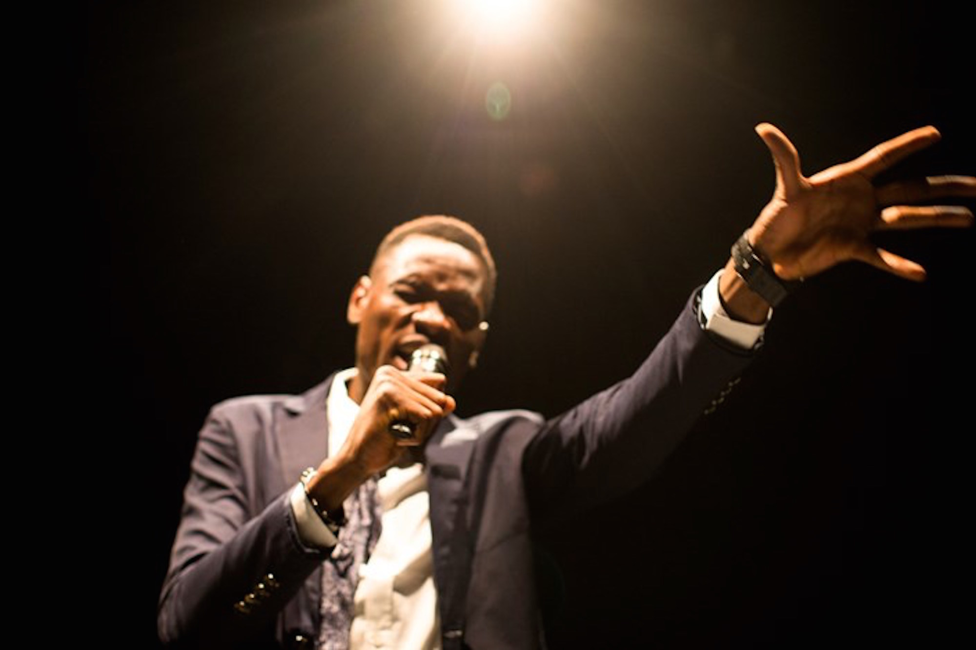 Die drei Nigerianer sind nach Europa gekommen um Fusballer zu werden, nun sind sie die Schauspieler in «Star Boy Productions».