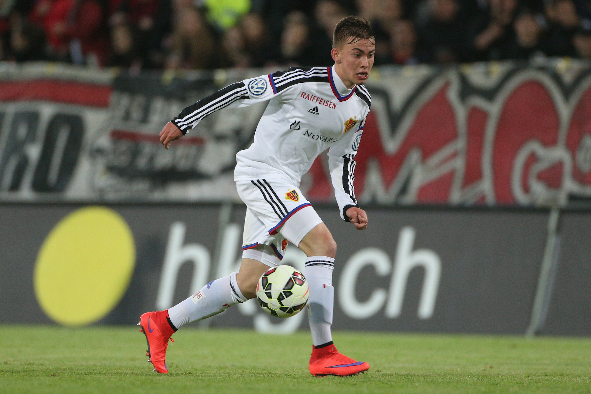 Aarau, 20.05.2015, Fussball Super League - FC Aarau - FC Basel, Robin Huser (FCB). (Marc Schumacher/EQ Images)