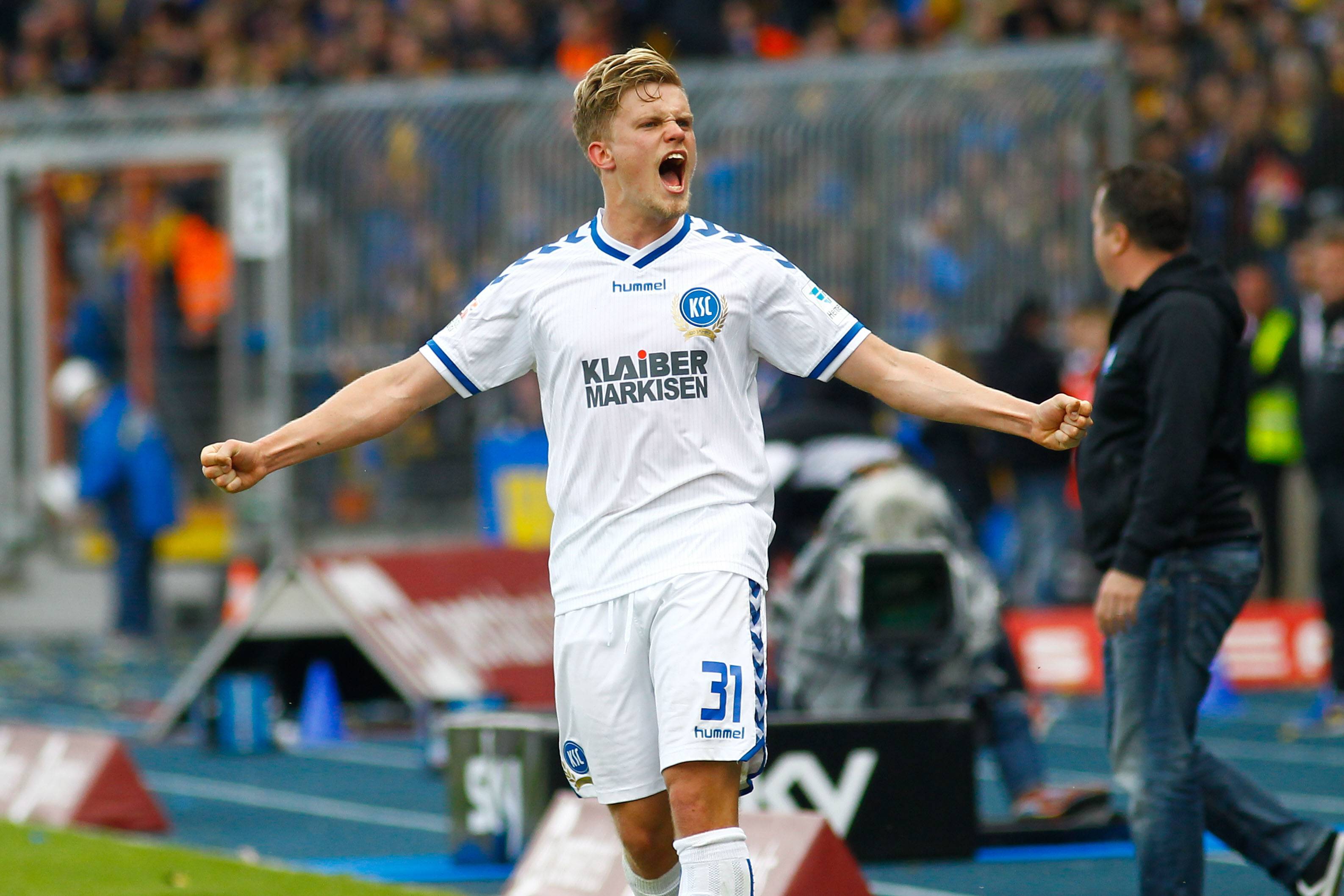 Jubel - Philipp Max (Karlsruher SC) - 2. Fussball Bundesliga Punktspiel Saison 2014-2015 Eintracht Braunschweig vs. Karlsruher SC im Eintracht Stadion in Braunschweig - Einzelbild,Aktion,Deutschland, Fussball, Mann, M�nner,17.05.2015 cheering Philipp Max Karlsruhe SC 2 Football Bundesliga Point game Season 2014 2015 Eintracht Brunswick vs Karlsruhe SC in Eintracht Stadium in Brunswick Single Action shot Germany Football Man Men 17 05 2015