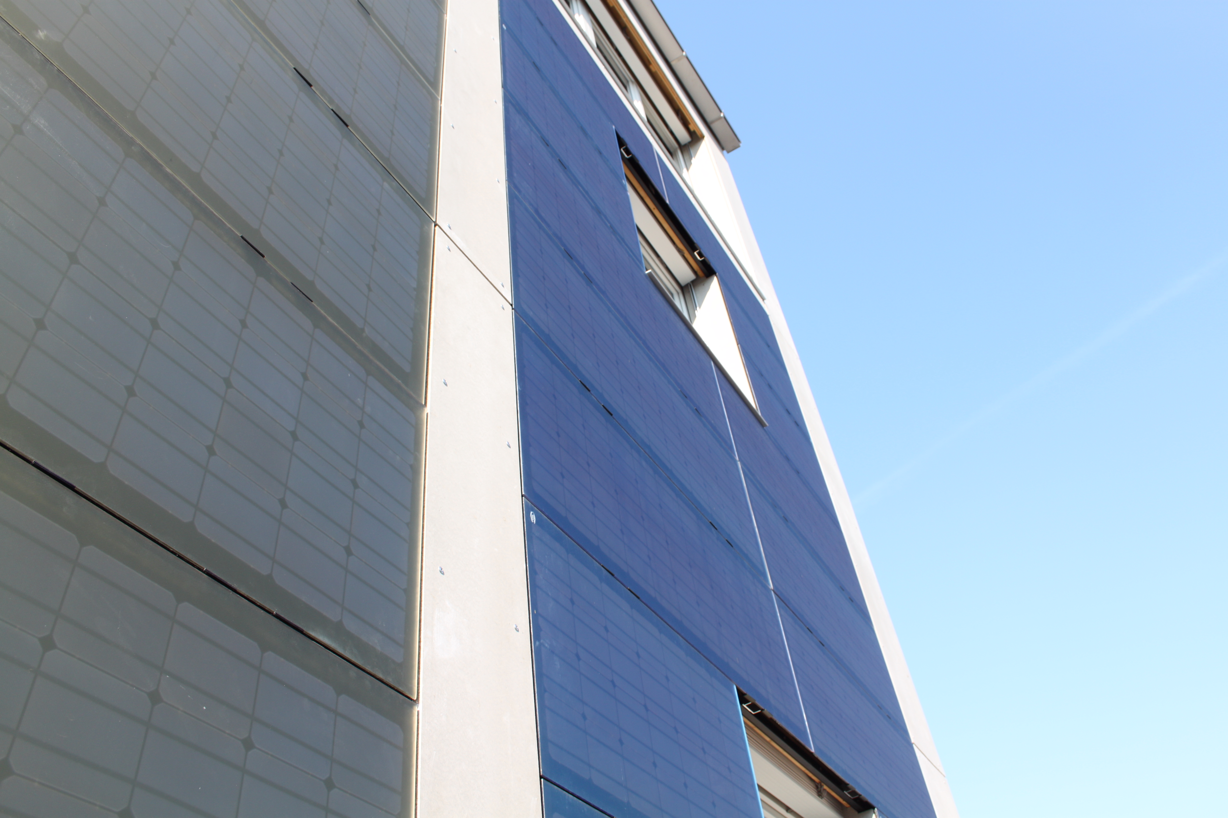 Die Fassade des Siloturms aus der Nähe.