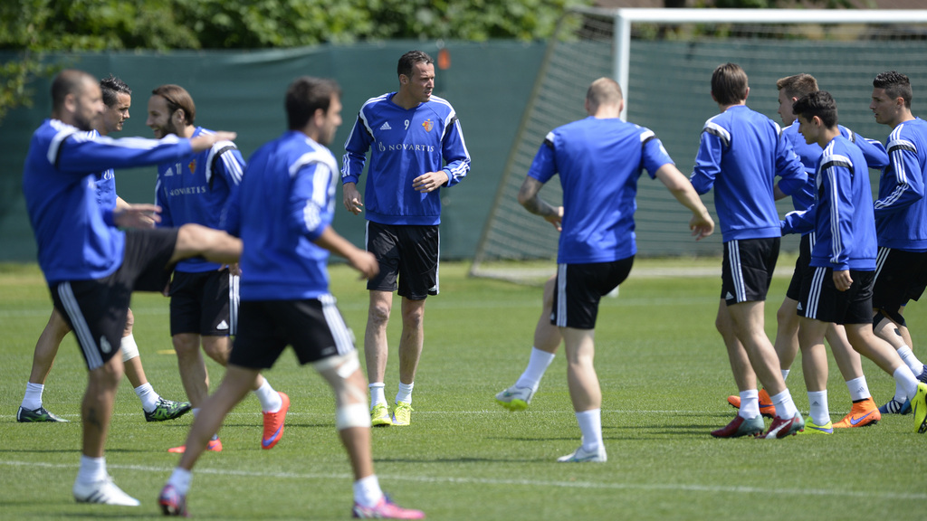 Marco Streller, Mitte, beim Training des FC Basel vor dem letzten Meisterschaftsspiel auf den Trainingsfeldern St. Jakob in Basel am Mittwoch, 27. Mai 2015. (KEYSTONE/Georgios Kefalas)