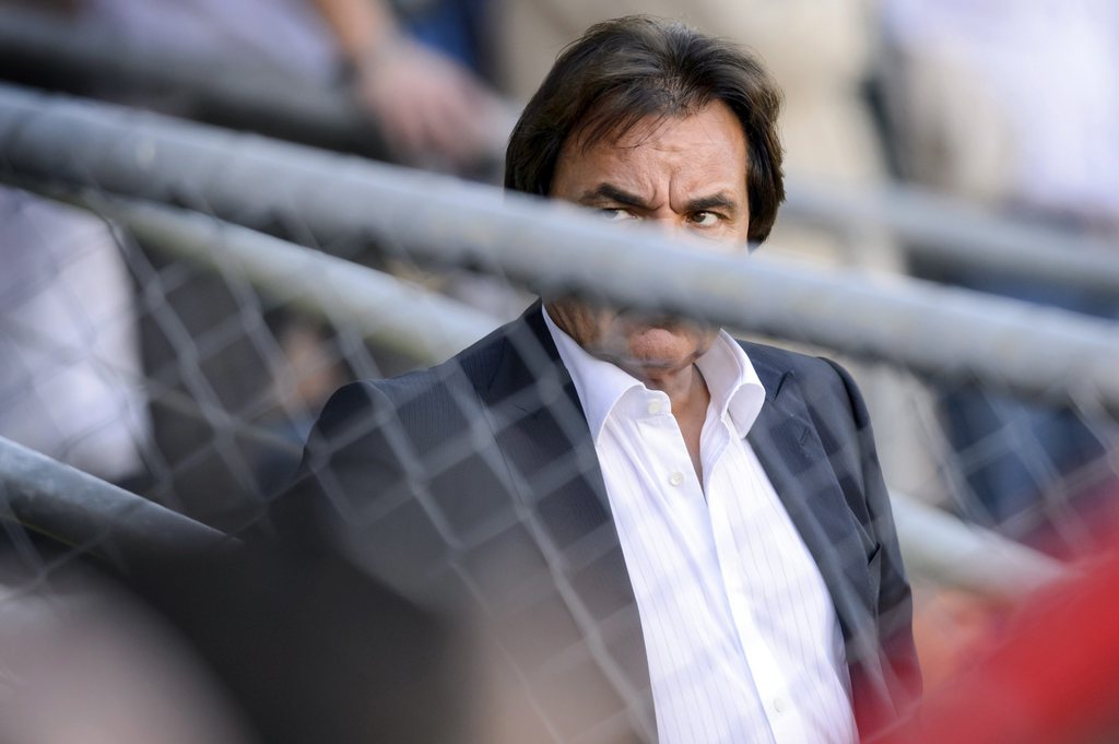 Le president valaisan Christian Constantin quitte le stade a la fin de la rencontre de football de Super League entre le FC Sion et le FC Bale, ce dimanche 22 septembre 2013 au stade de Tourbillon a Sion. (KEYSTONE/Laurent Gillieron)