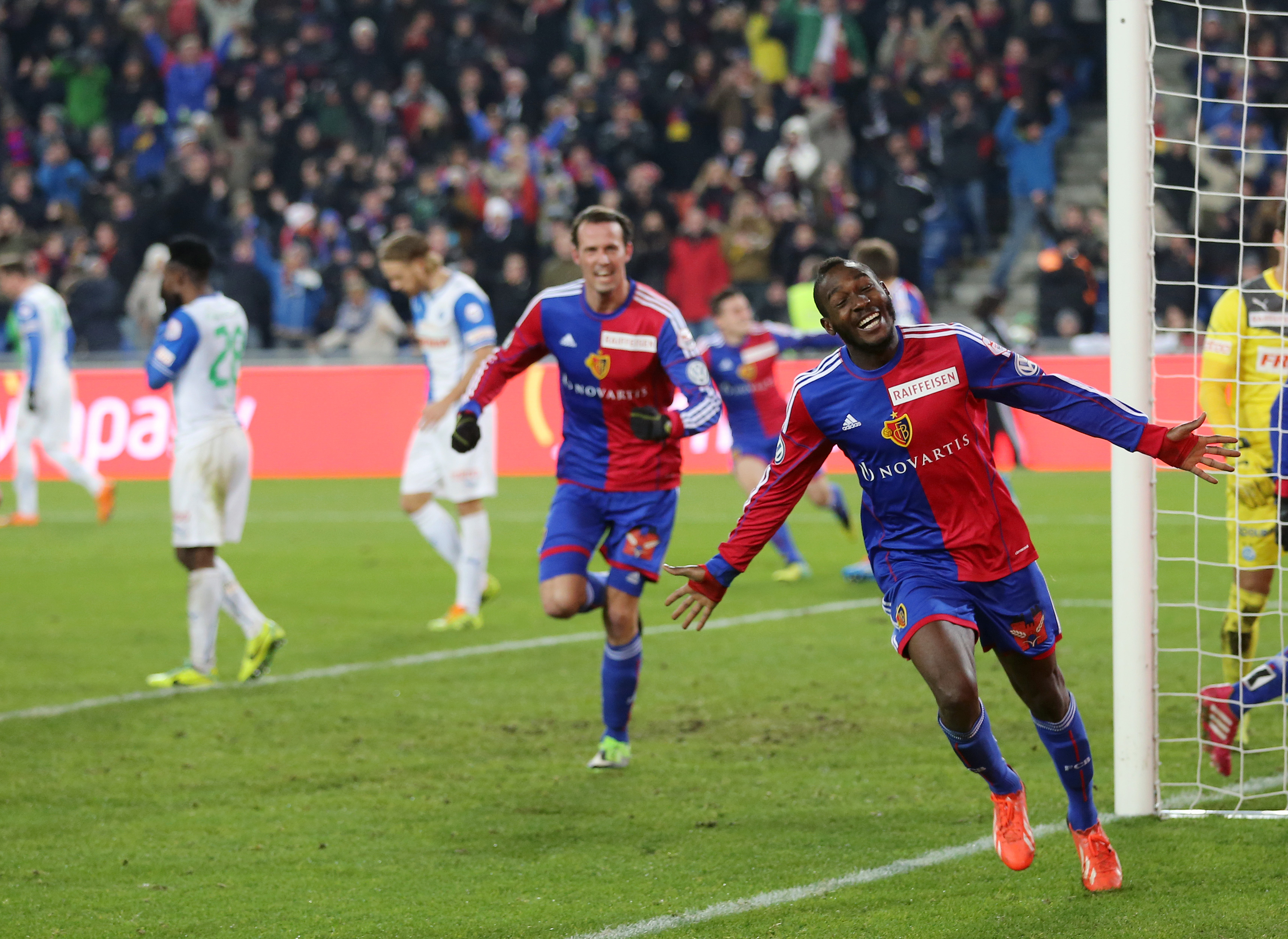 Fussball Super League - FC Basel - Grasshopper Club. Giovanni Sio (FCB) jubelt nach dem 1:1. (Giuseppe Esposito/EQ Images)