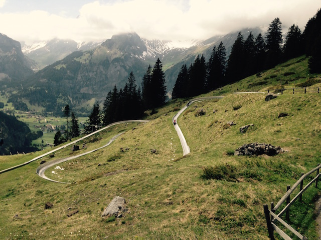 Die Sommerrodelbahn bei der Bergstation Oeschinensee.