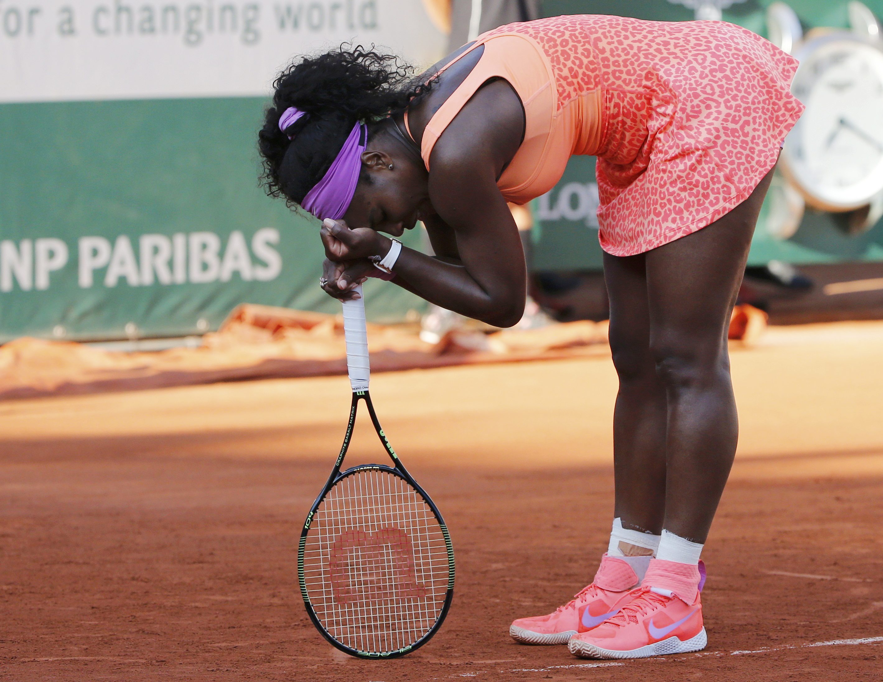 Serena Williams of the U.S. celebrates after defeating Timea Bacsinszky of Switzerland during their women's semi-final match at the French Open tennis tournament at the Roland Garros stadium in Paris, France, June 4, 2015. REUTERS/Jean-Paul Pelissier