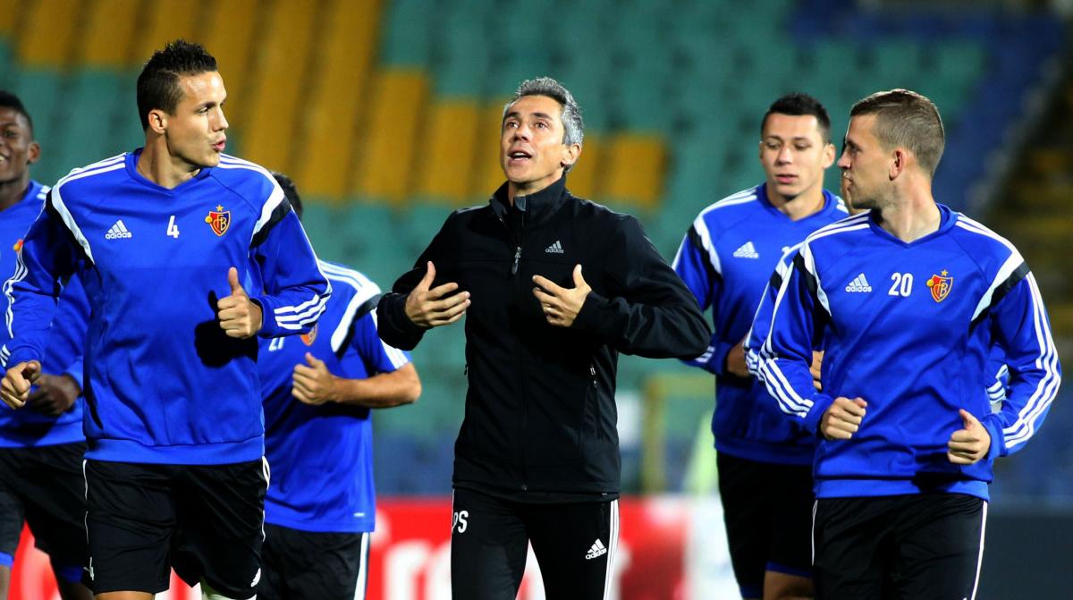 21.10.2014, Sofia, Fussball Champions League - FC Basel Training. Philipp Degen, Trainer Paulo Sousa, Fabian Frei (Basel) - Foto: Stringer/Aleksandar Djorovic (EQ Images) SWITZERLAND ONLY