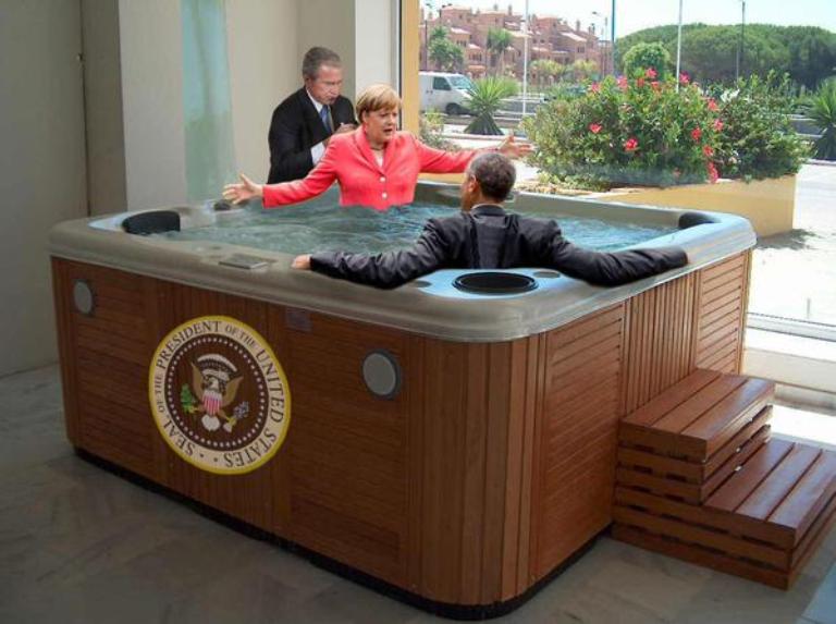 Das Merkel-Bild vom G7-Gipfel regte die Fantasie an. Hier hat ein Nutzer die beiden Regierungsschefs in einen Whirlpool montiert.