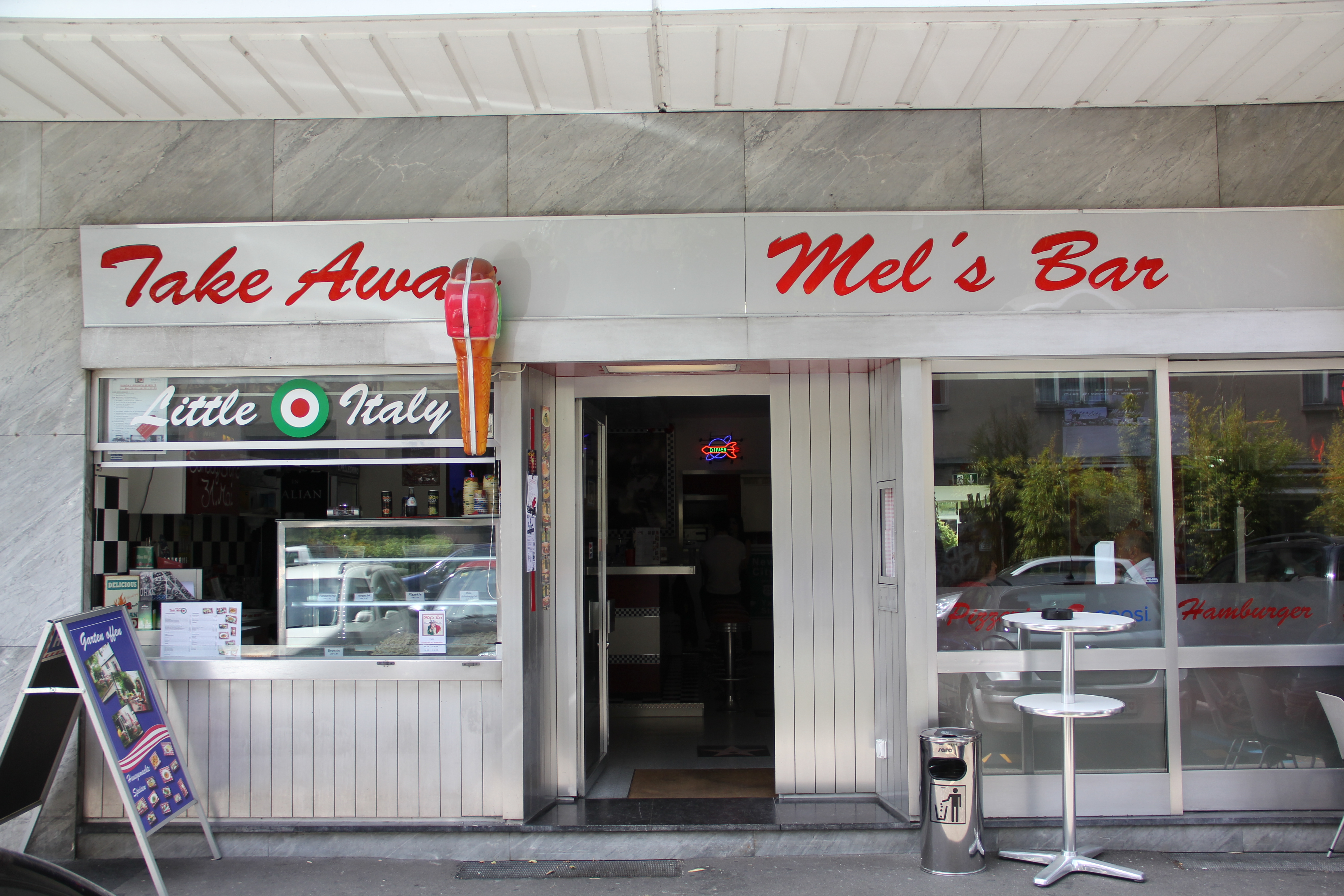 Italo-amerikanische Wiederbelebung hinter den silbrigen Fassaden an der Vogesenstrasse: Ein Café, ein chinesisches Restaurant und eine Lounge waren schon hier drin.