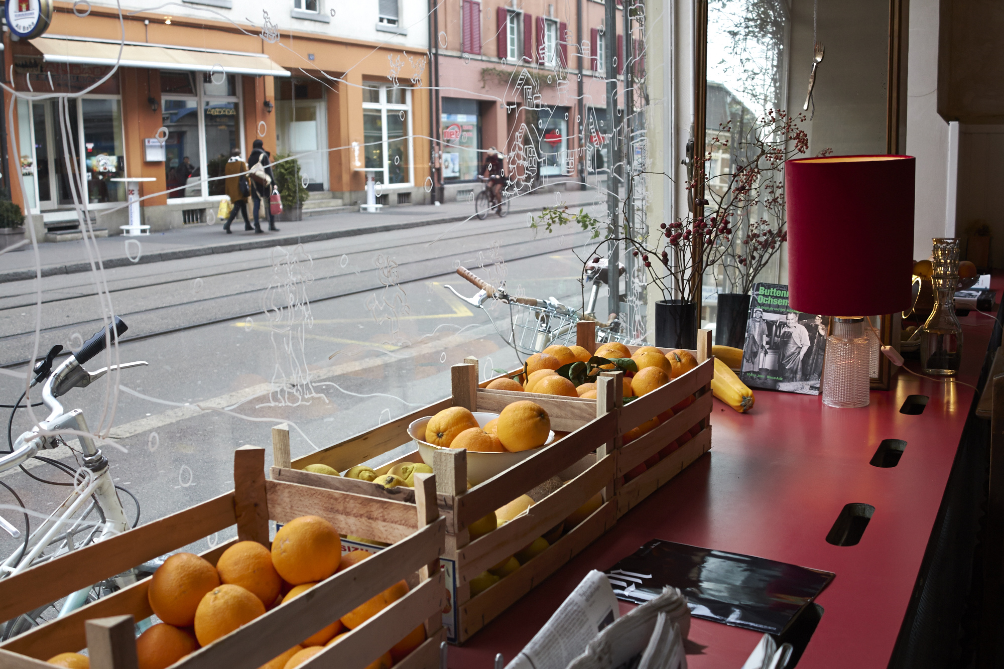 «Fait maison» ist im «La Fourchette» auch das Orangensorbet.