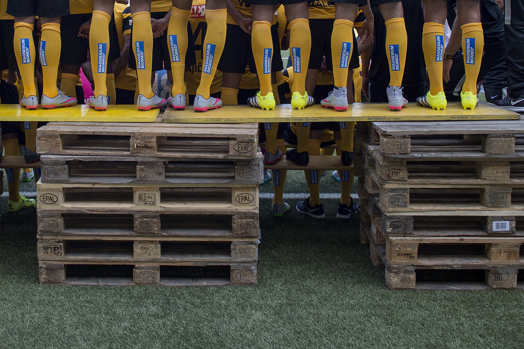 Das Kader der ersten Mannschaft des BSC Young Boys waehrend dem offiziellen Fototermin vor Beginn der Saison 2015/16 am Dienstag, 14. Juli 2015 im Stade de Suisse Wankdorf in Bern.(KEYSTONE/Lukas Lehmann)