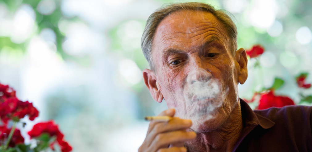FC Lugano presents the new coach Zdenek Zeman, pictured while smoking, in Lugano southern part of Switzerland, on Wednesday June 17 2015. With Zdenek Zeman Lugano commits an especially in italy well known coach. The 68-year-old Zeman trained clubs such as AS Roma, Napoli, Lazio and Fenerbahce Istanbul. (KEYTONE/TI-PRESS/Gabriele Putzu)