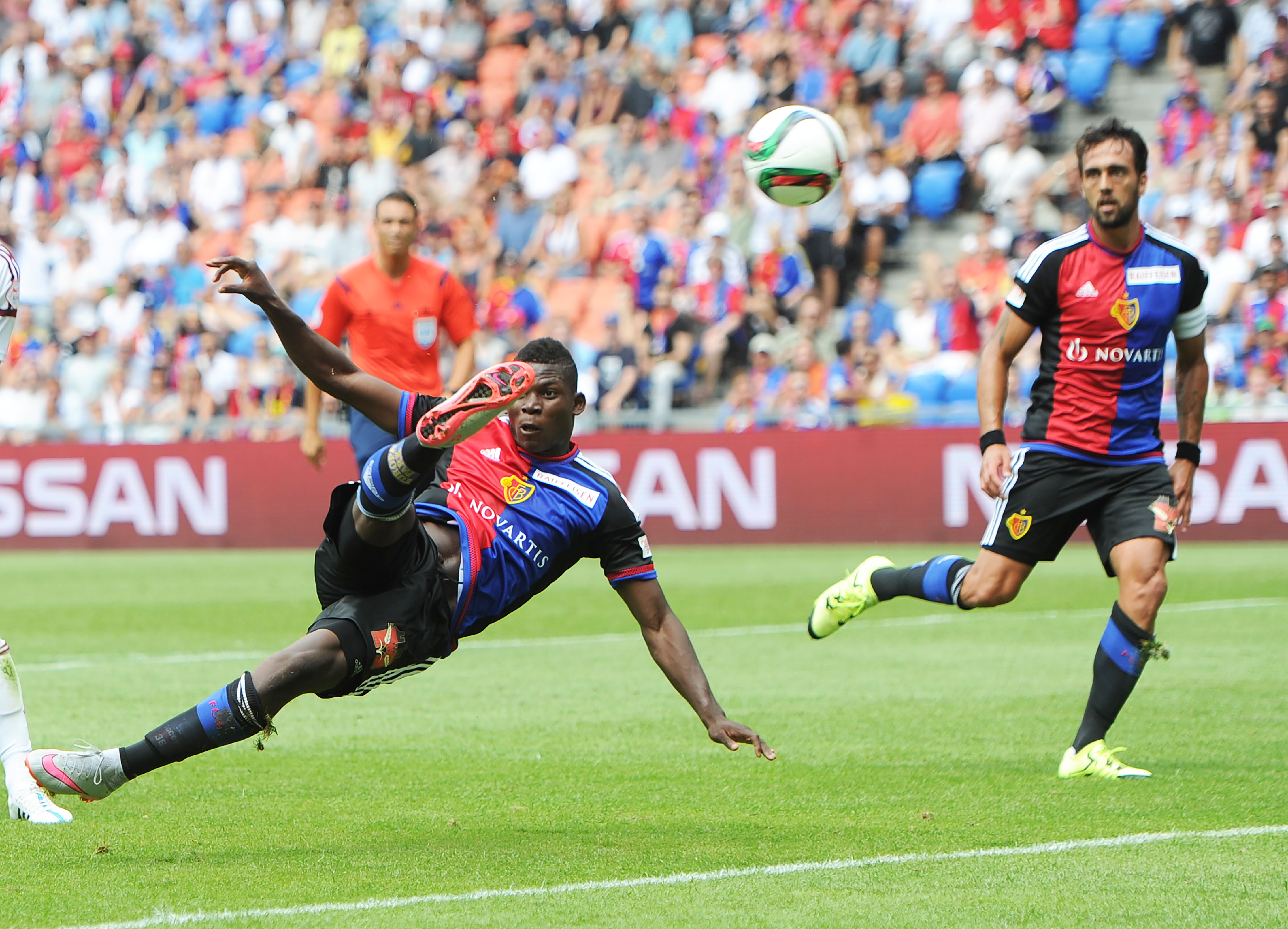 breel embolo und matias delgado fc bASEWL GWGWN Vduz bild meinrad schön