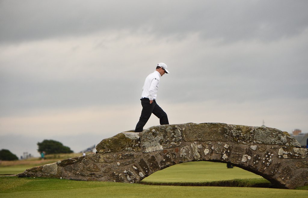 Zach Johnsons Gang über die Swilcan Bridge, die berühmteste Brücke der Golfwelt.
