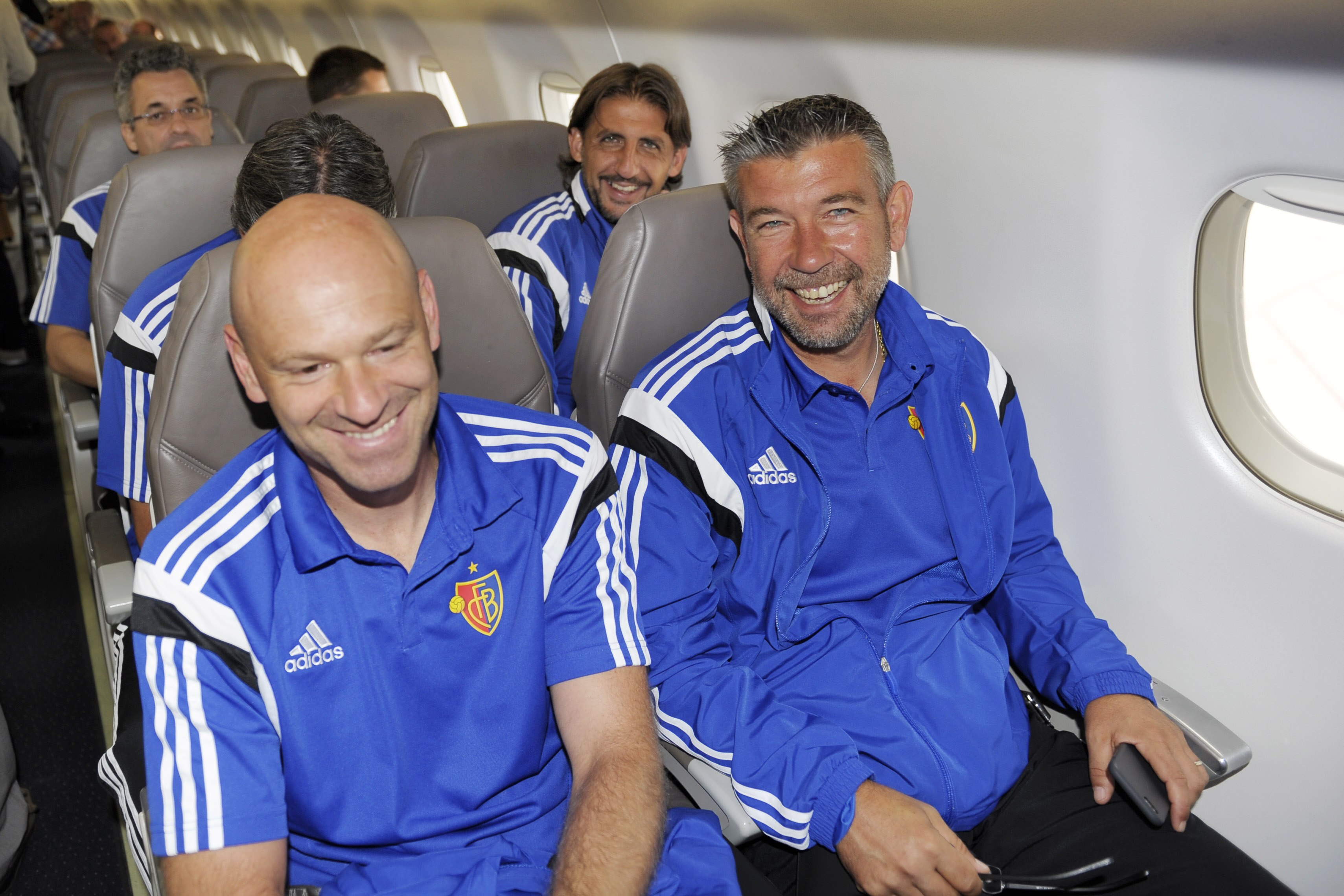 28.07.2015; Poznan; Fussball Champions League Qualifikation; Trainer Urs Fischer, Assistenztrainer Markus Hoffmann und Torwarttrainer Massimo Colomba im Flugzeug; (Steffen Schmidt/freshfocus)