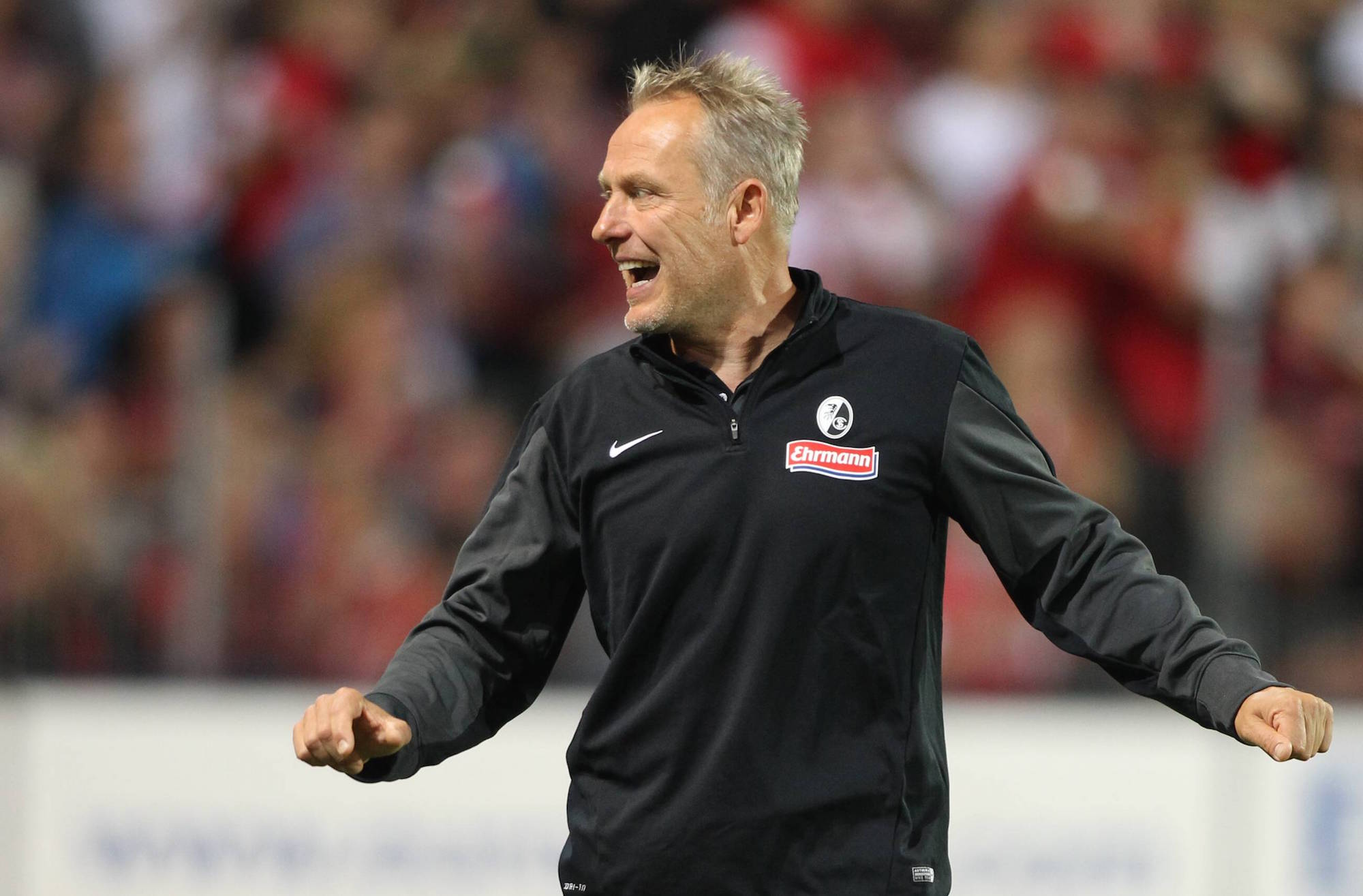 27.07.2015 - Fussball - Saison 2015 2016 - 2. Fussball - Bundesliga - 01. Spieltag: SC Freiburg - 1. FC N¸rnberg - / DaMa - Christian Streich (Trainer SC Freiburg ) gestikuliert lacht gibt Anweisungen 27 07 2015 Football Season 2015 2016 2 Football Bundesliga 01 Matchday SC Freiburg 1 FC Nuremberg Dama Christian Coup team manager SC Freiburg gesticulates laughs gives Instructions