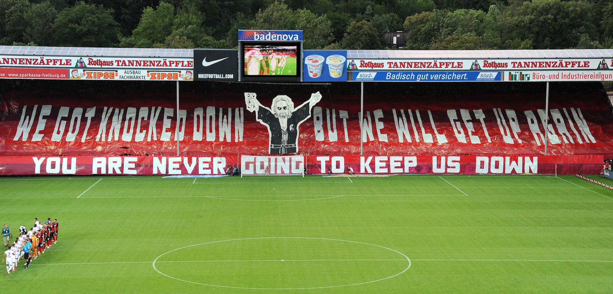 SC Freiburg vs. FC N¸rnberg Freiburg, Schwarzwald Stadion, 27.7.2015 Fuﬂball 2. Bl Saison 2015-2016 Fan-Choreografie SC Freiburg vs FC Nuremberg Freiburg Black Forest Stadium 27 7 2015 Football 2 BL Season 2015 2016 supporter Choreography