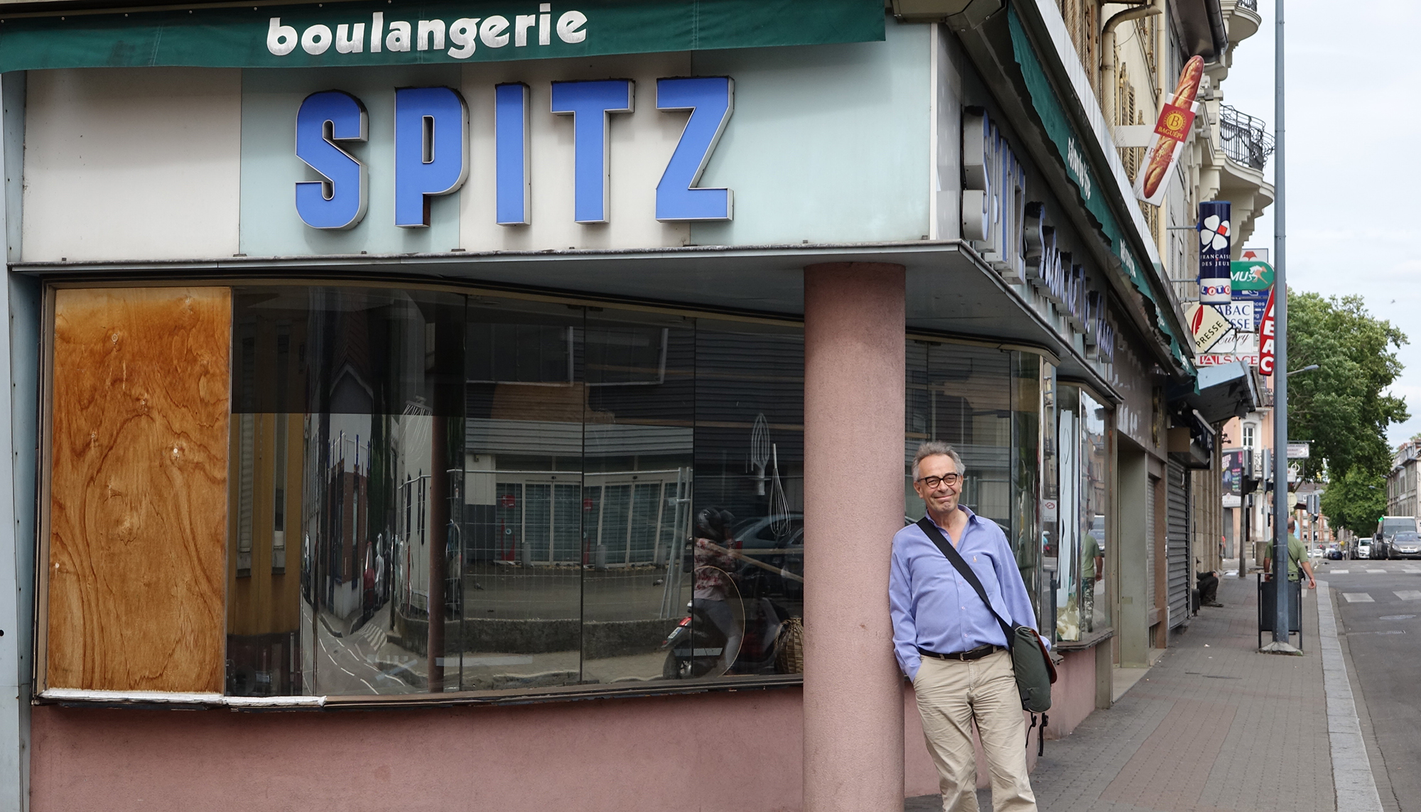 Mischa Schaub vor der Boulangerie Spitz, Schauplatz eines seiner künftigen Projekte.