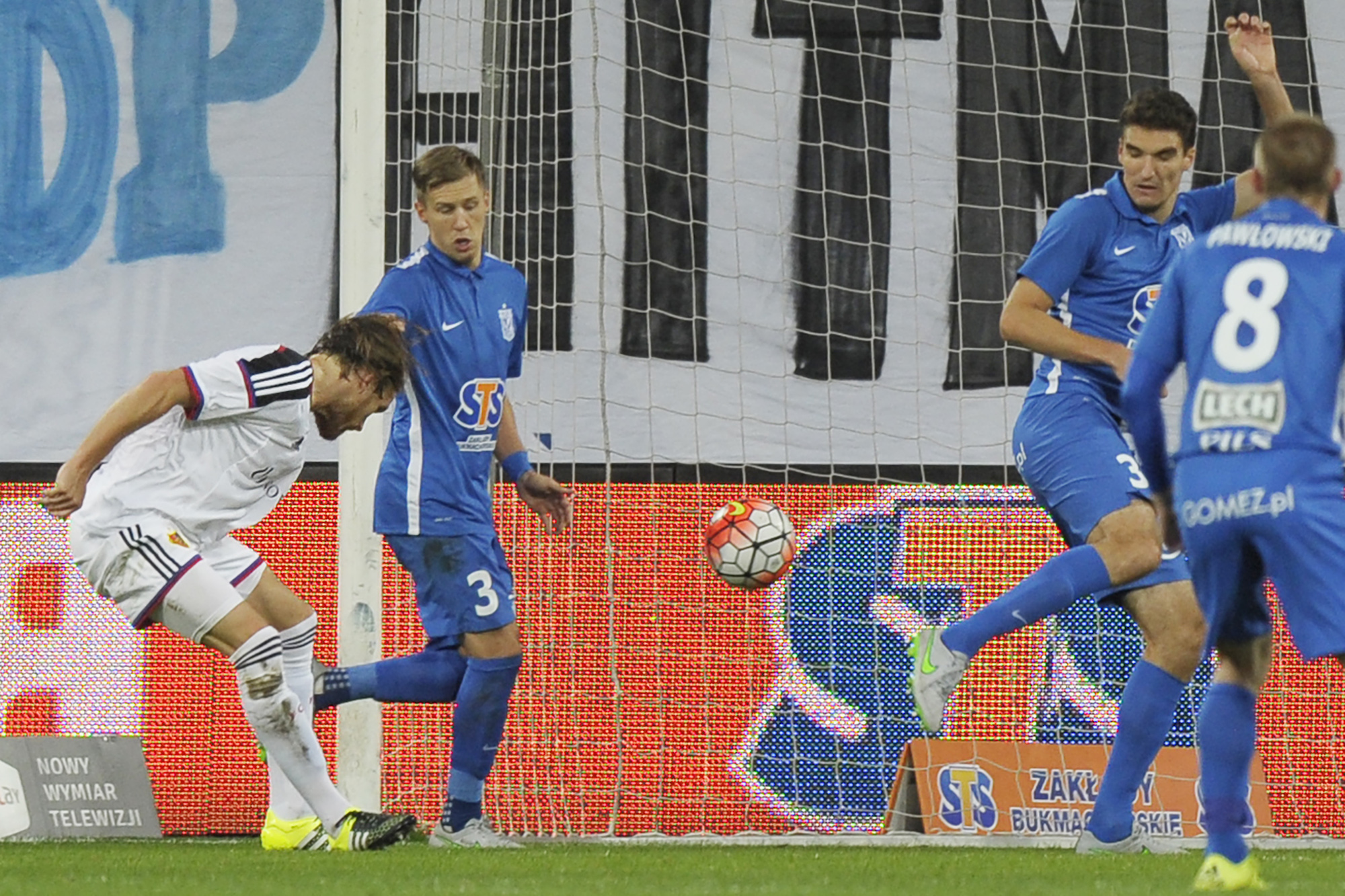 29.07.2015; Poznan; Fussball Champions League 3. Qualifikationsrunde; Lech Poznan - FC Basel; Michael Lang (Basel) erzielt das 1:0; (Steffen Schmidt/freshfocus)