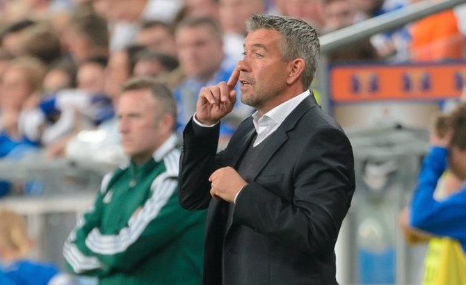epa04865405 FC Basel's head coach Urs Fischer reacts during the UEFA Champions League third qualifying round first leg soccer match between Lech Poznan and FC Basel in Poznan, Poland, 29 July 2015. EPA/Jakub Kaczmarczyk POLAND OUT