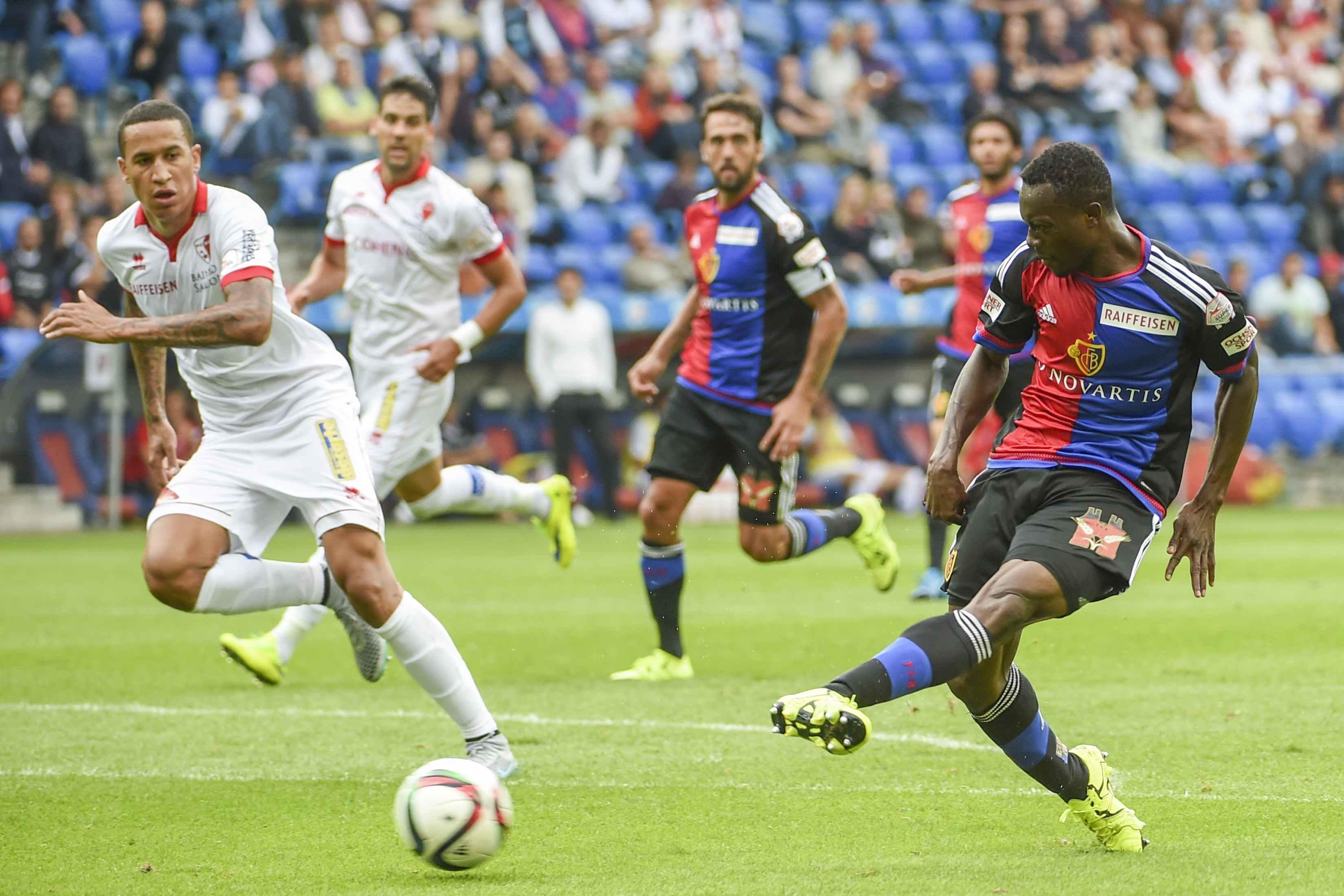 01.08.2015; Basel; Fussball Super League - FC Basel - FC Sion; Adama Traore (Basel) erzielt das Tor zum 2:0 (Andy Mueller/freshfocus)