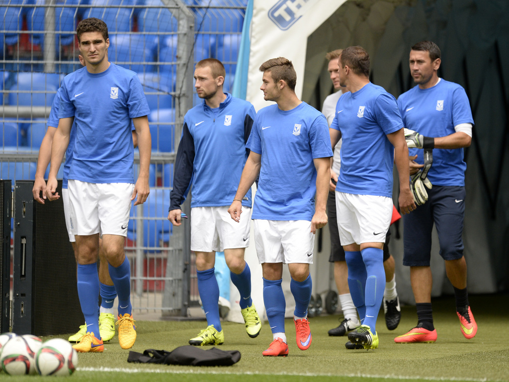 The players of Poland's KKS Lech Poznan arrive for a training session in the St. Jakob-Park stadium in Basel, Switzerland, on Tuesday, August 4, 2015. Switzerland's FC Basel 1893 is scheduled to play against Poland's KKS Lech Poznan in an UEFA Champions League third qualifying round second leg soccer match on Wednesday, August 5, 2015. (KEYSTONE/Georgios Kefalas)